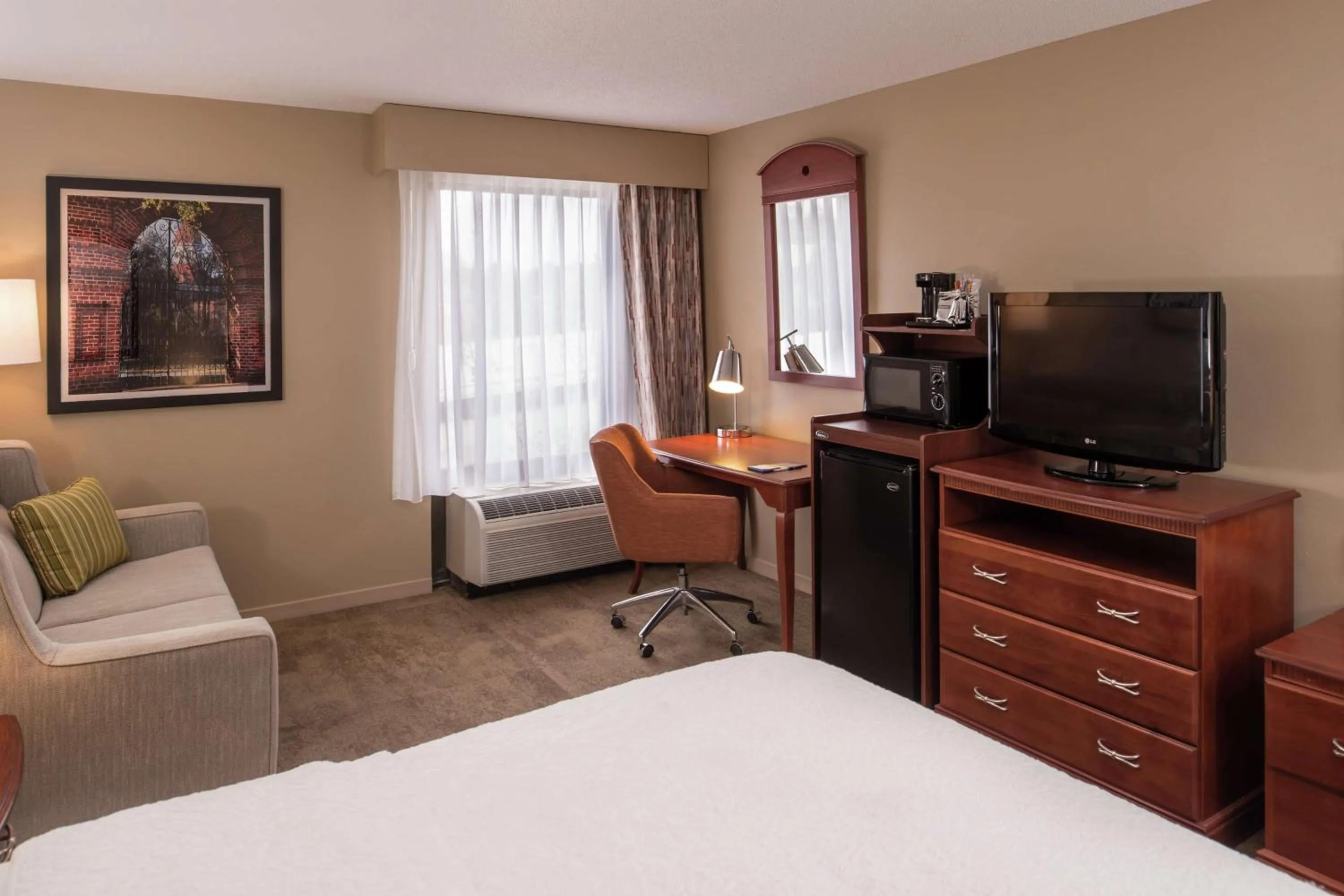 Bedroom, Bed in Hampton Inn Columbia Northeast-Fort Jackson Area