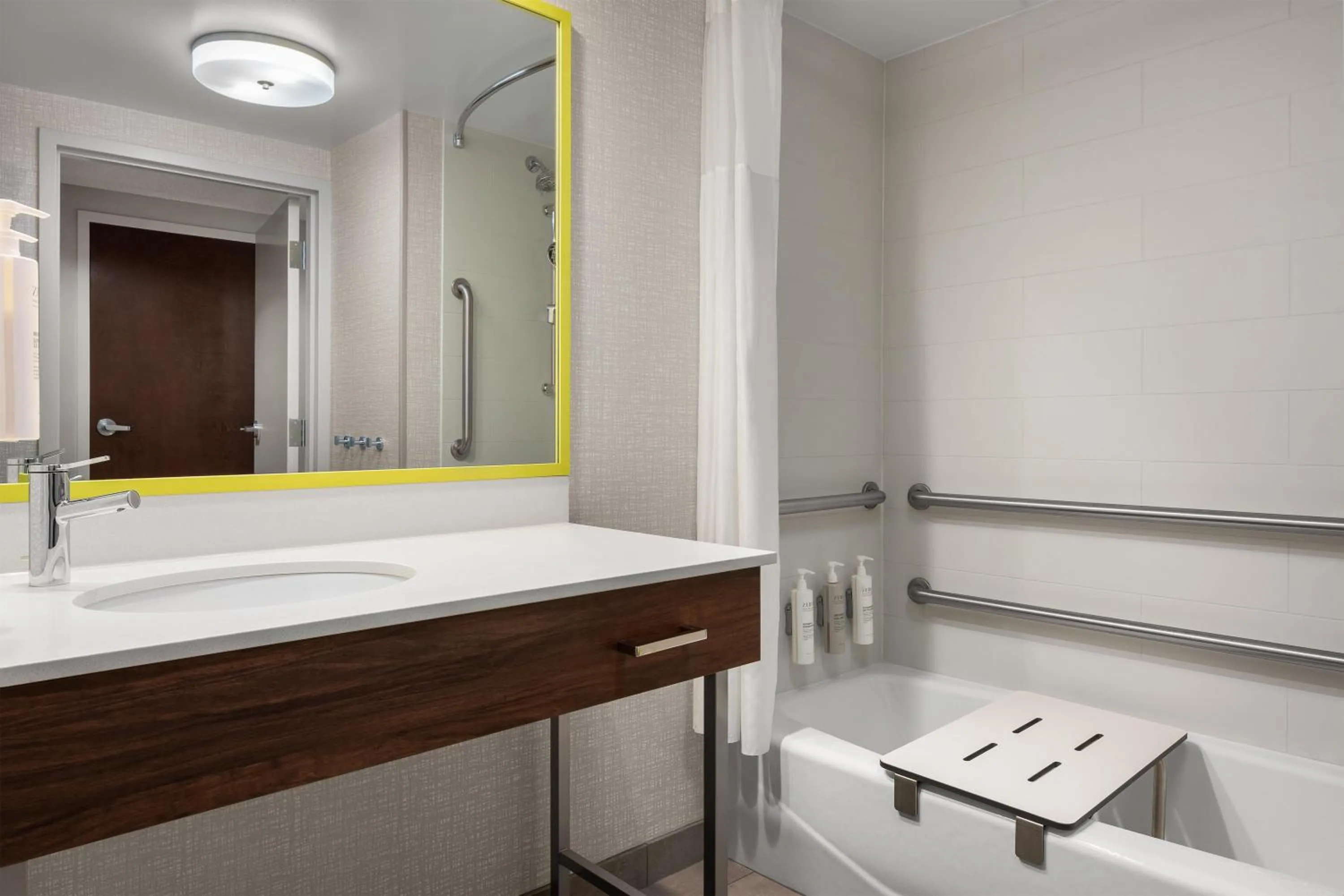 Bathroom in Hampton Inn Columbia Northeast-Fort Jackson Area