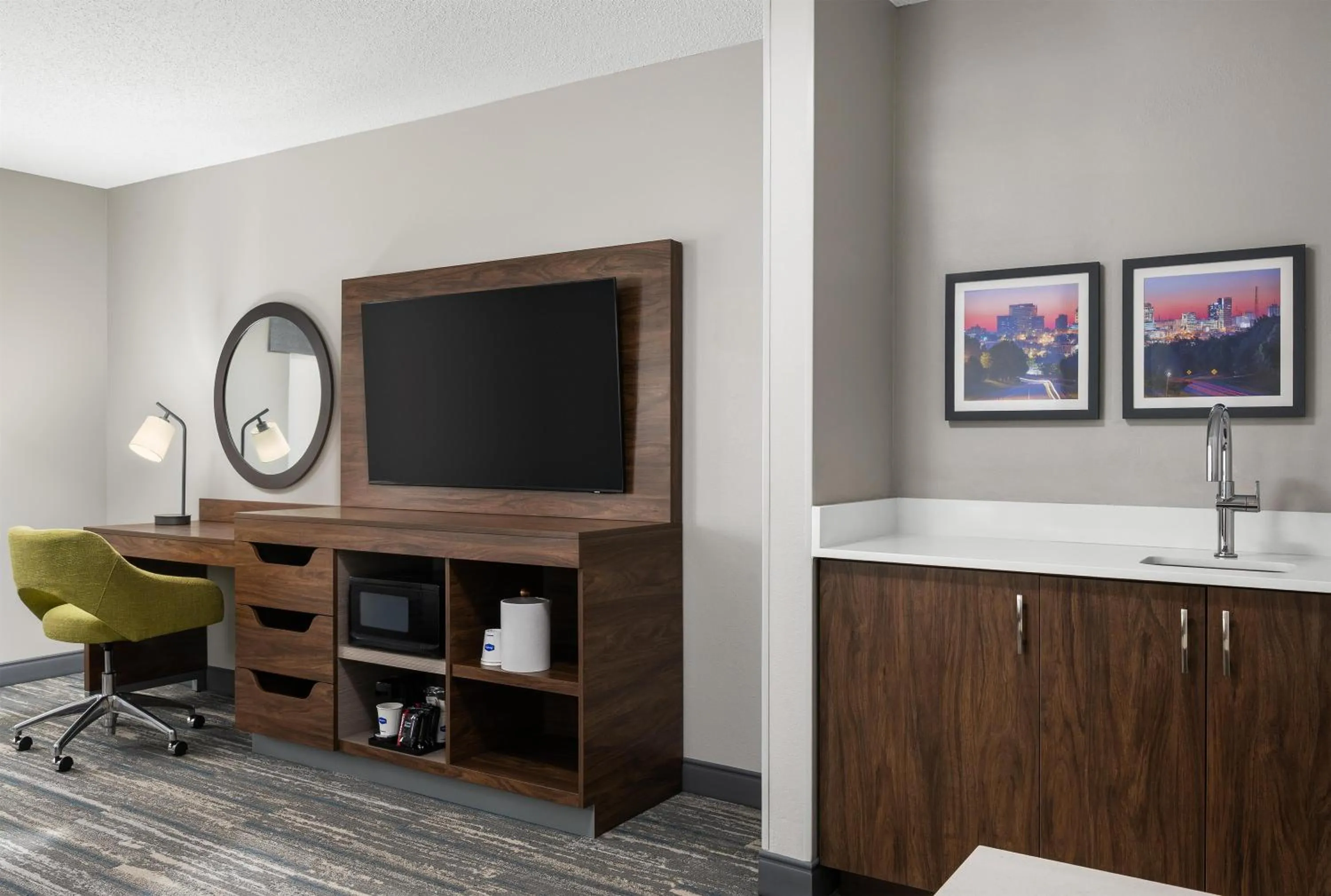 Bedroom in Hampton Inn Columbia Northeast-Fort Jackson Area