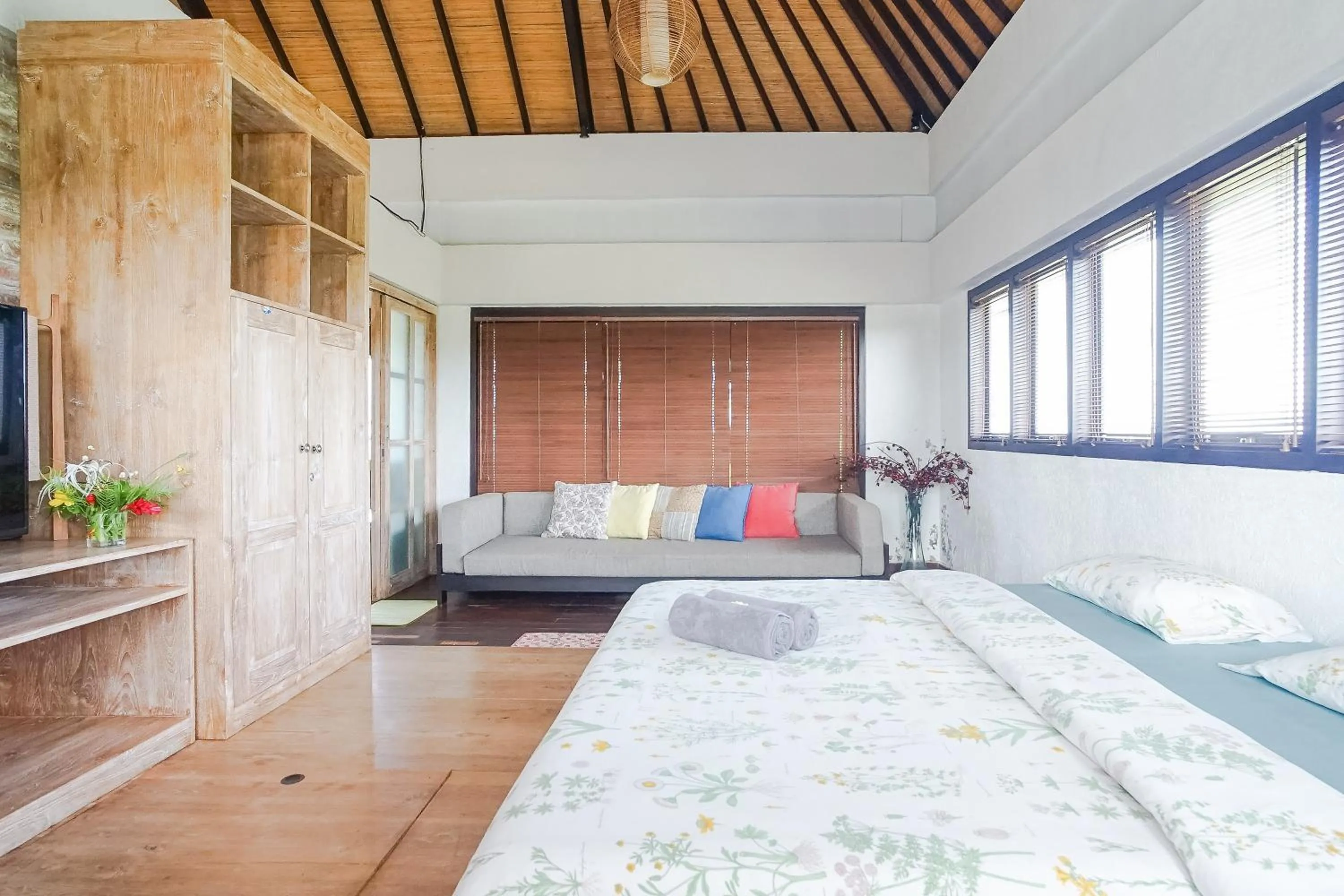 Bed in The Ocean Views Luxury Villas & Apartment