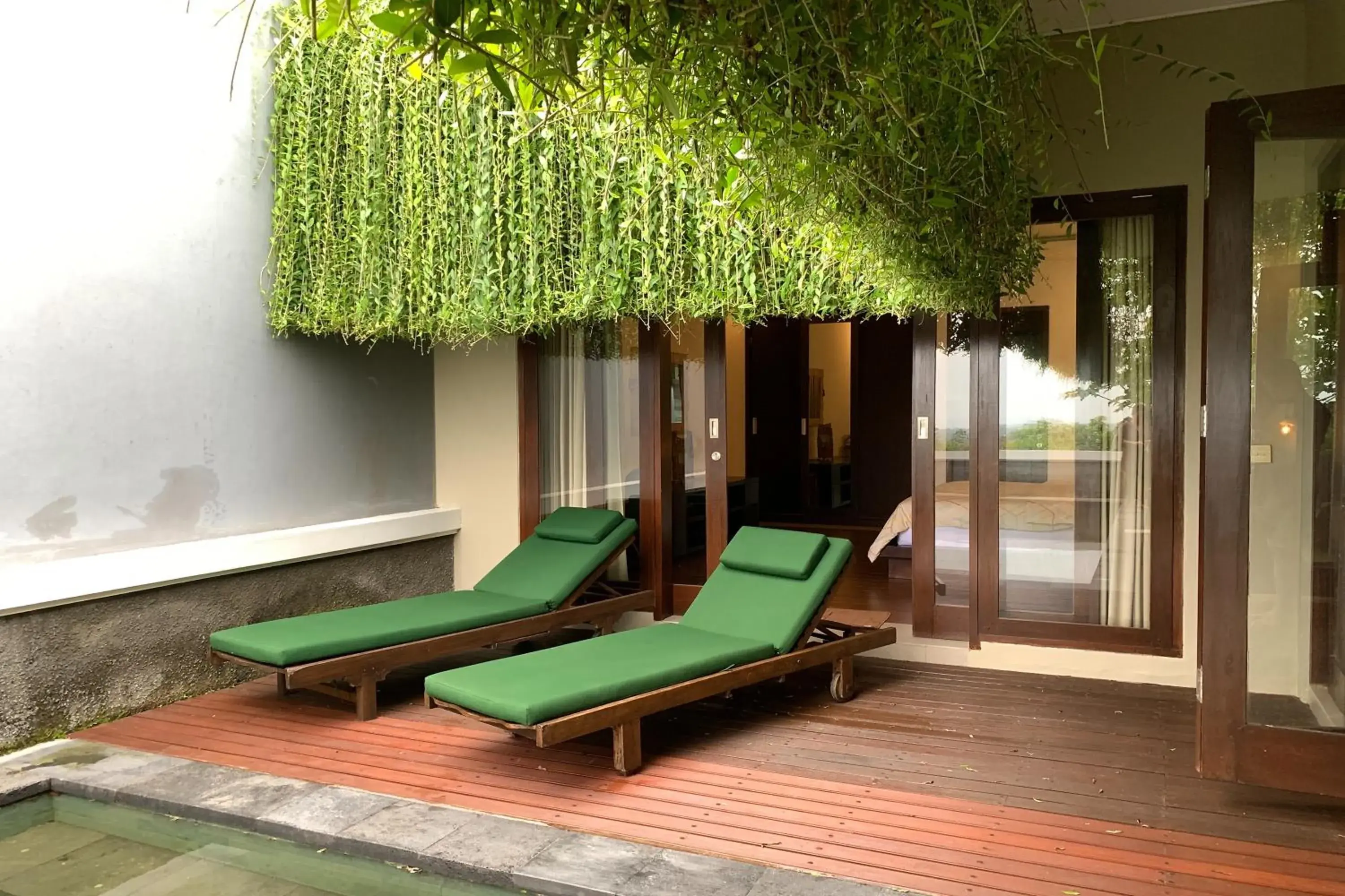 Swimming pool in The Ocean Views Luxury Villas & Apartment Swimming pool in The Ocean Views Luxury Villas & Apartment