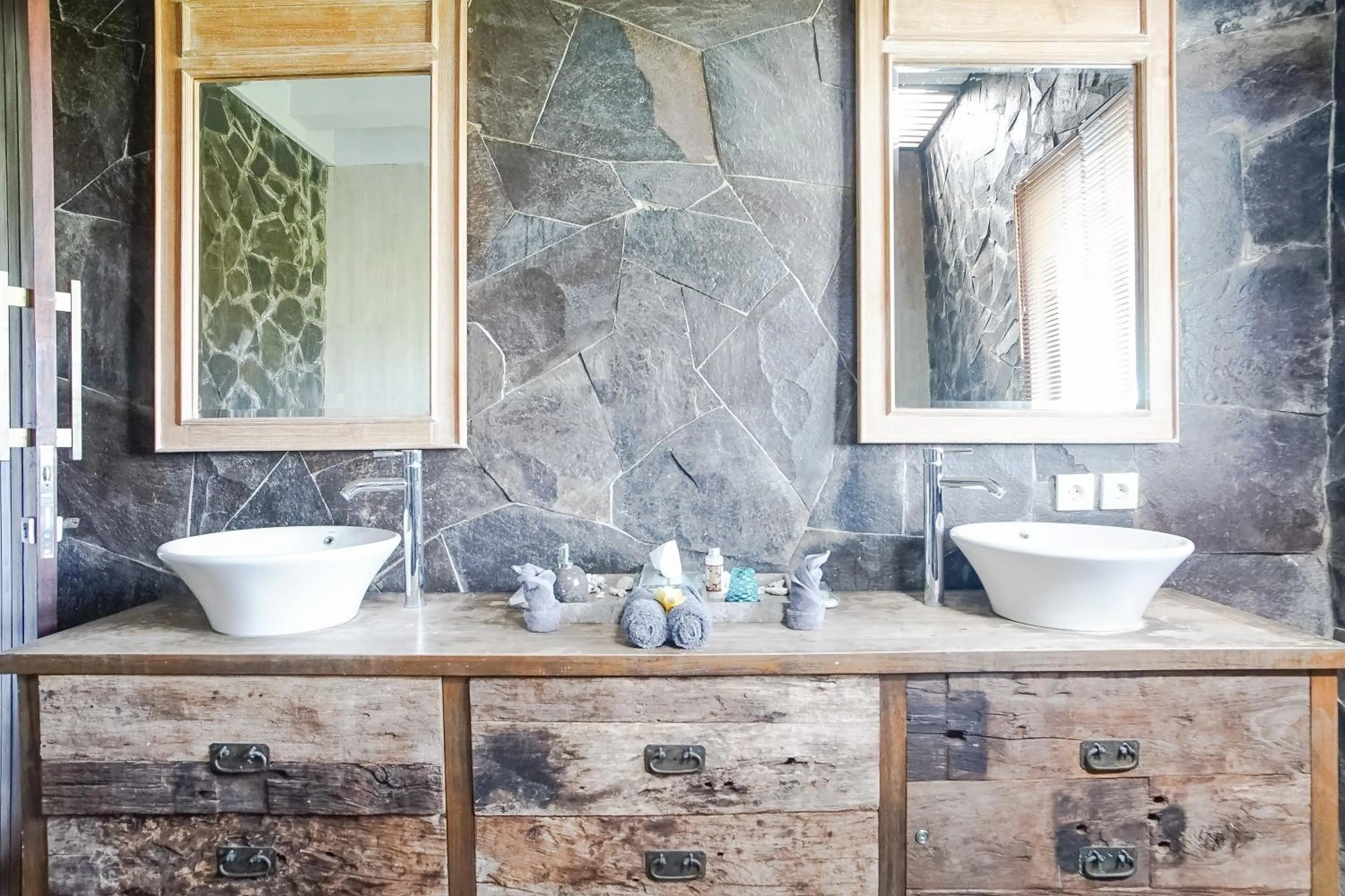 Bathroom in The Ocean Views Luxury Villas & Apartment