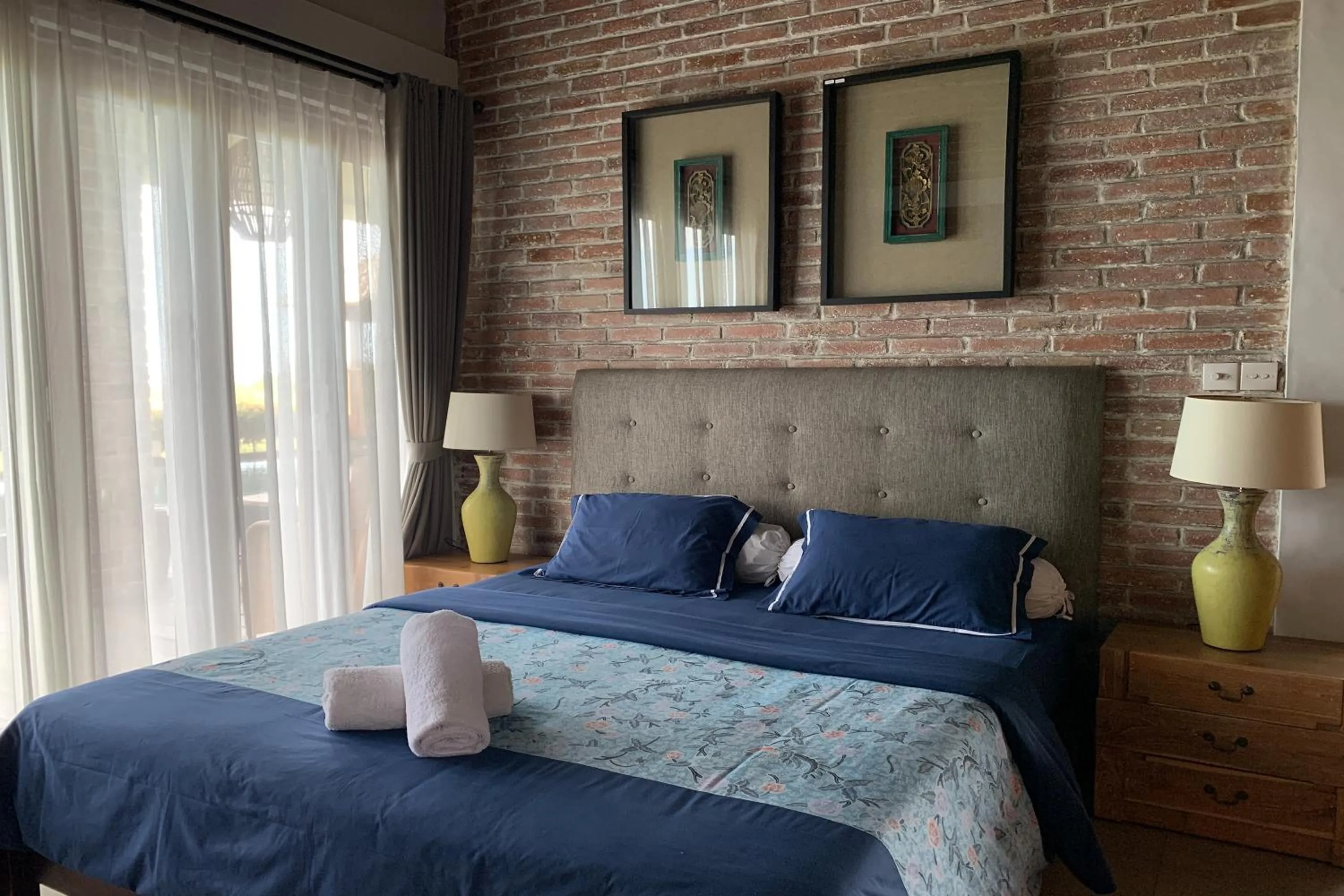 Bed in The Ocean Views Luxury Villas & Apartment