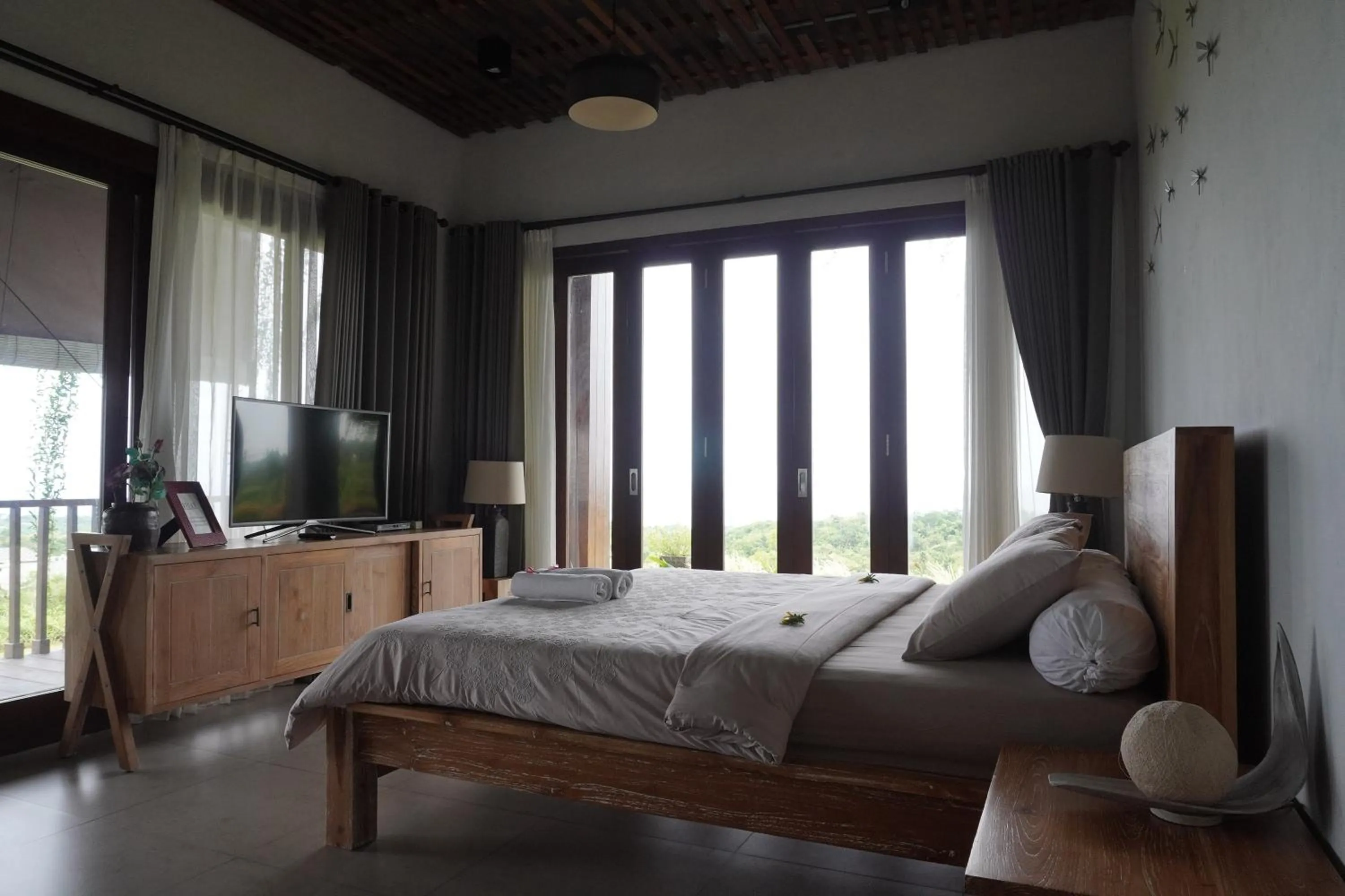 Bed in The Ocean Views Luxury Villas & Apartment