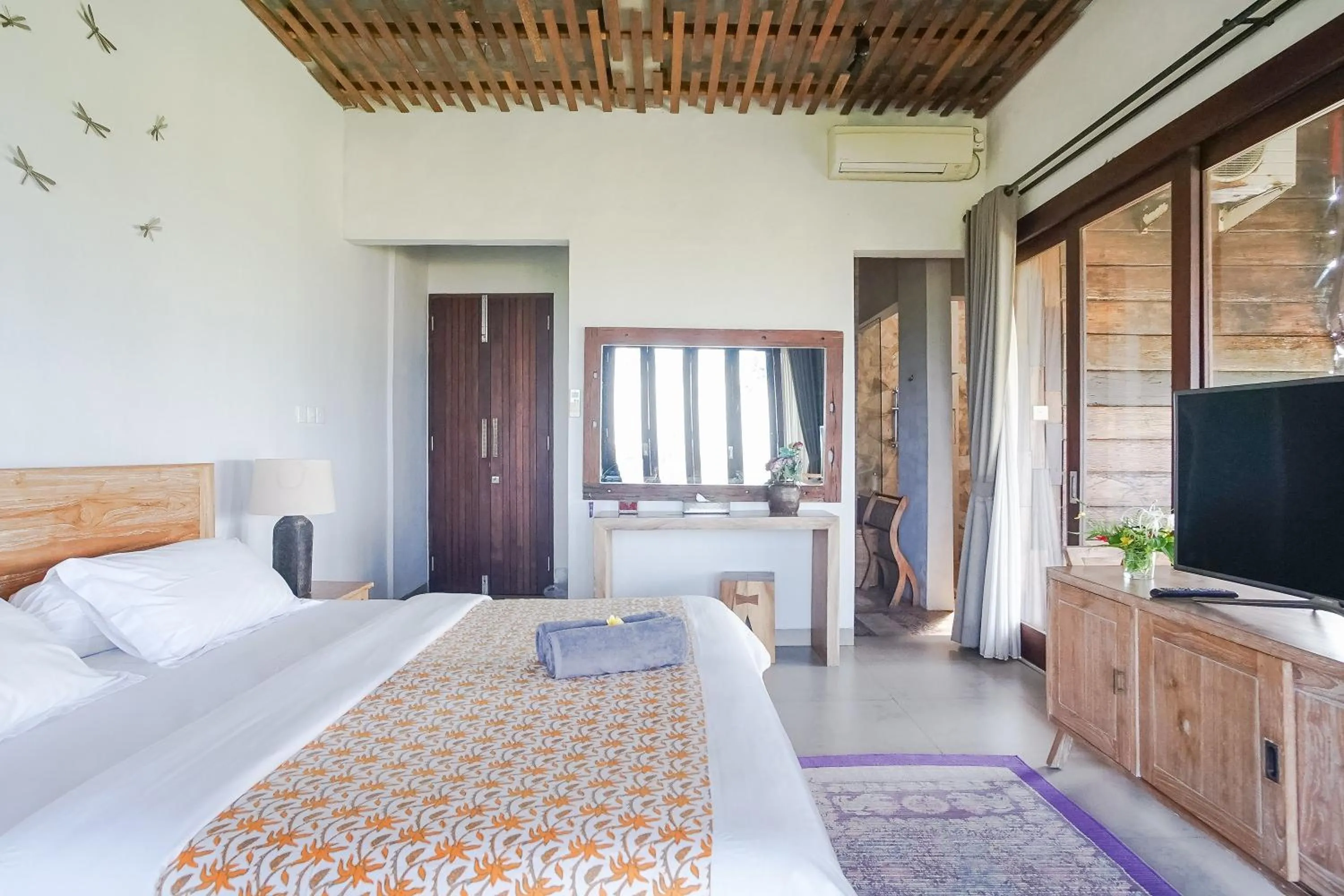 Bed in The Ocean Views Luxury Villas & Apartment