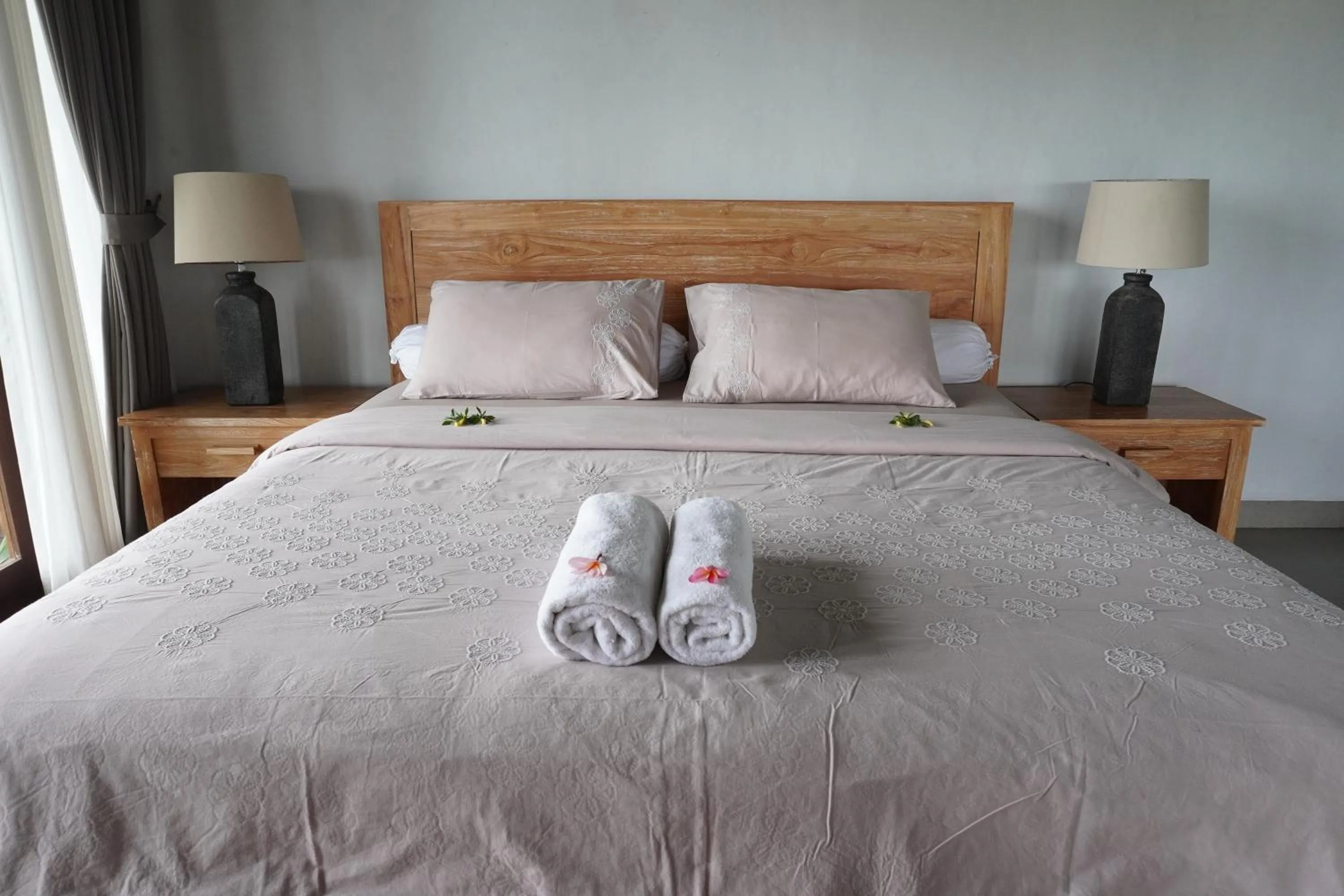 Bed in The Ocean Views Luxury Villas & Apartment