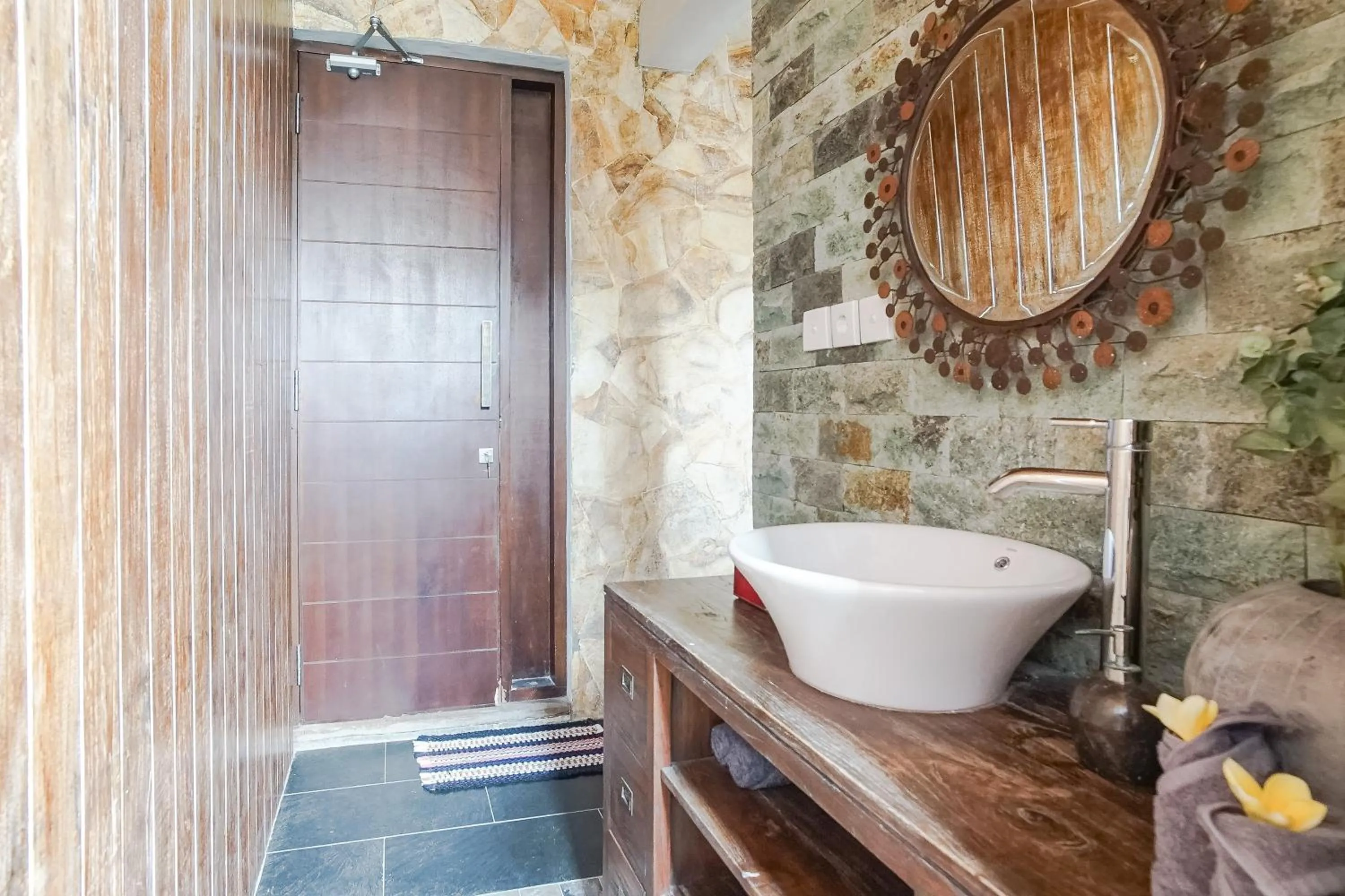 Bathroom in The Ocean Views Luxury Villas & Apartment