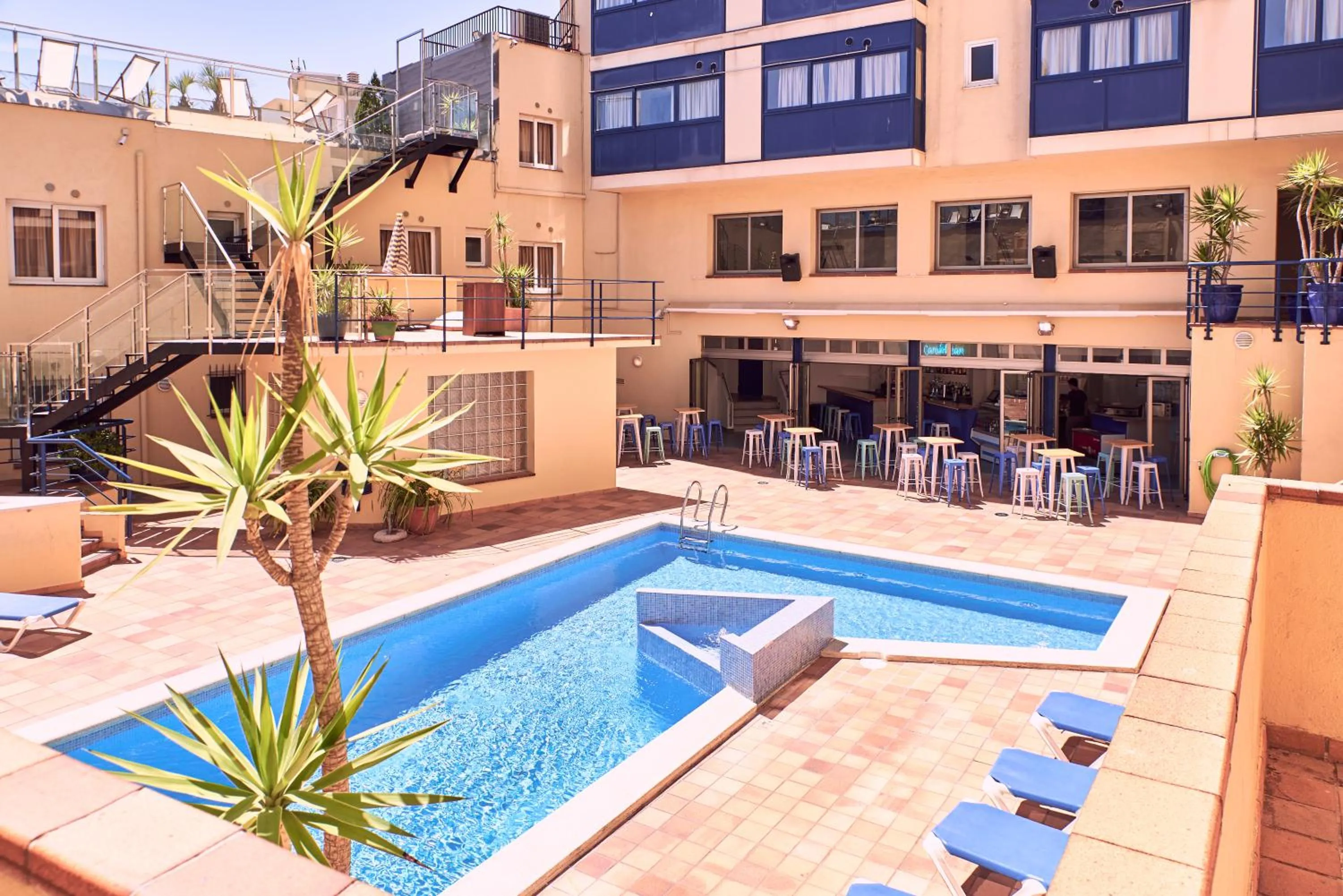 Pool view in Hotel Caribe