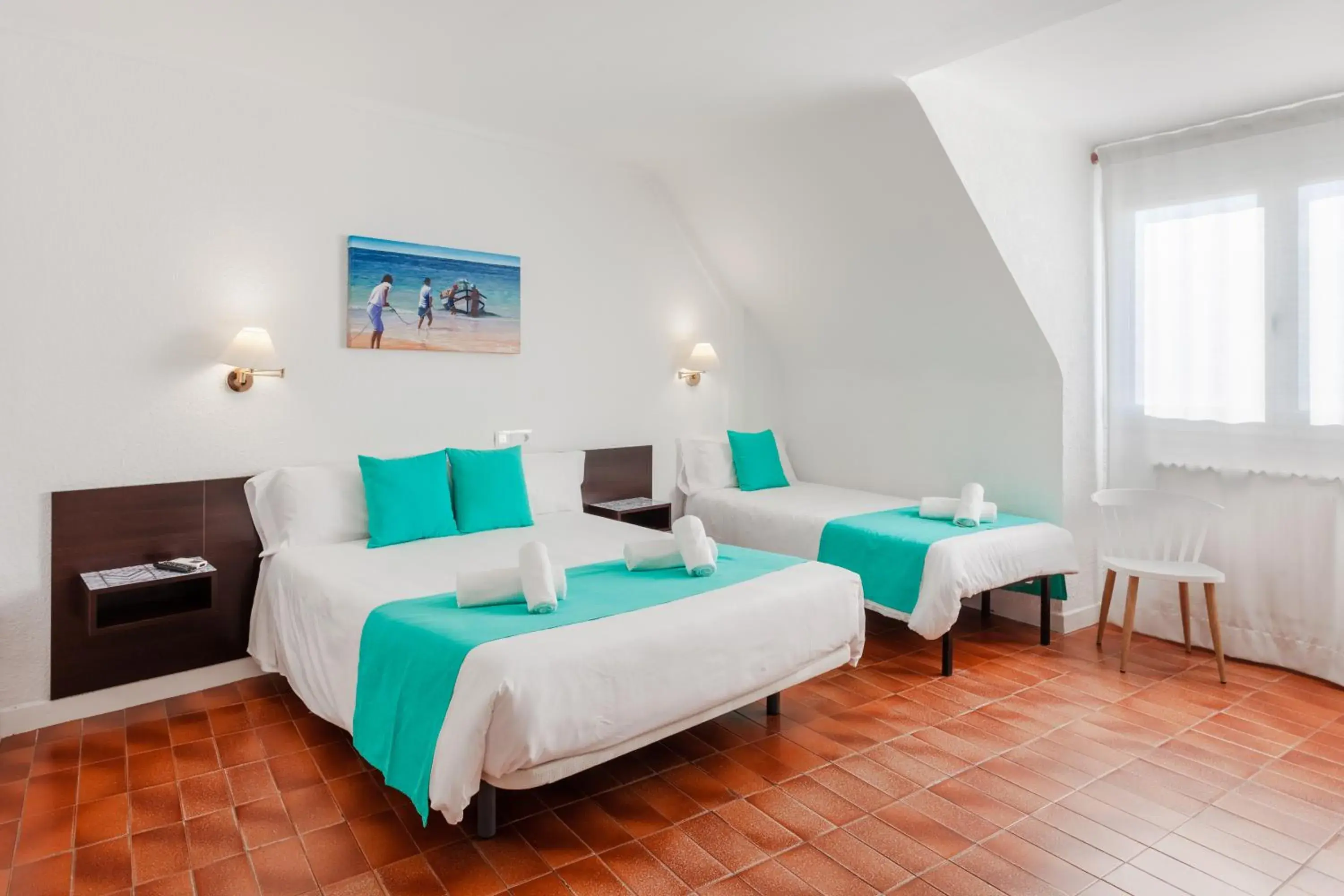 Triple Room in Checkin Torredembarra Triple Room in Checkin Torredembarra