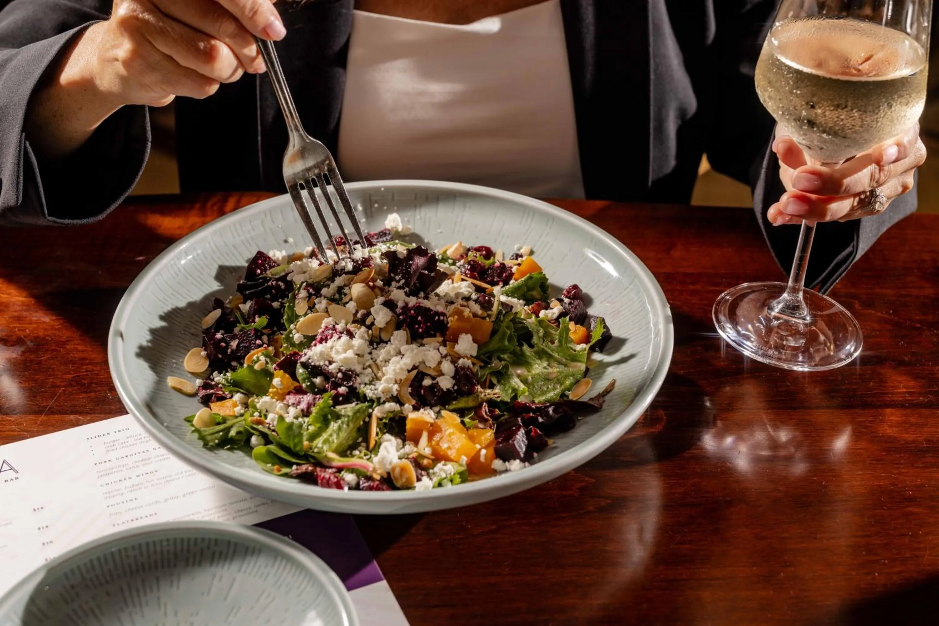 Food and drinks in The Bethesdan Hotel, Tapestry Collection by Hilton