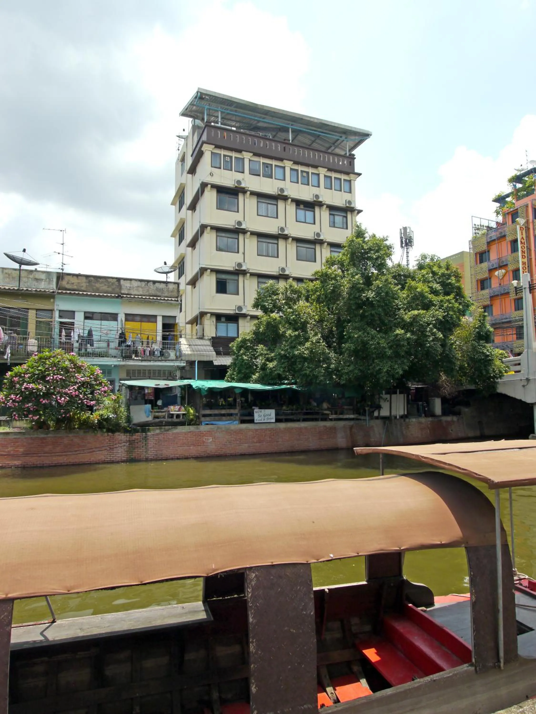 Property building in Mam's House Khaosan