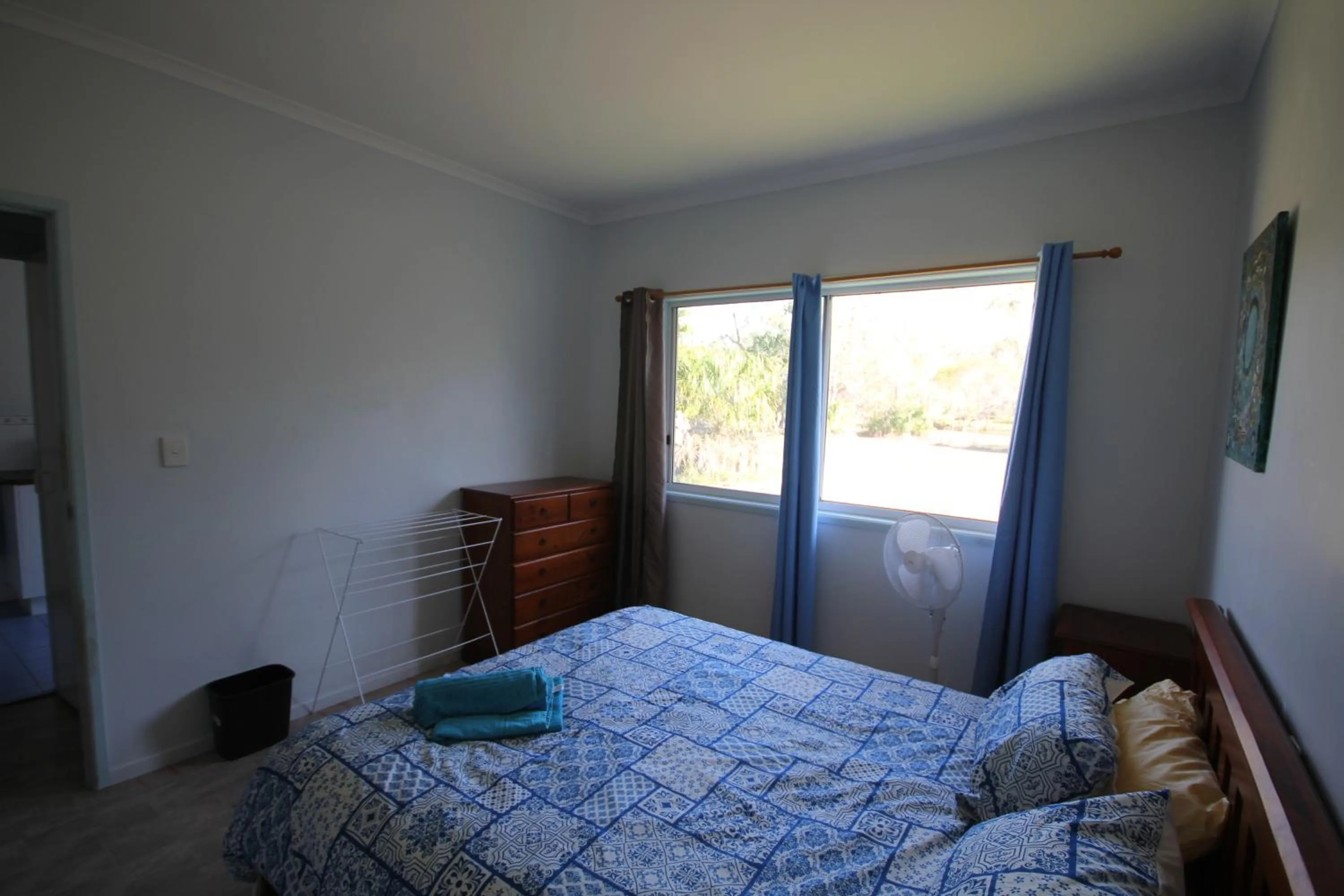 Bed in CASTAWAY BEACH HOUSE- NO Parties - NO Pets