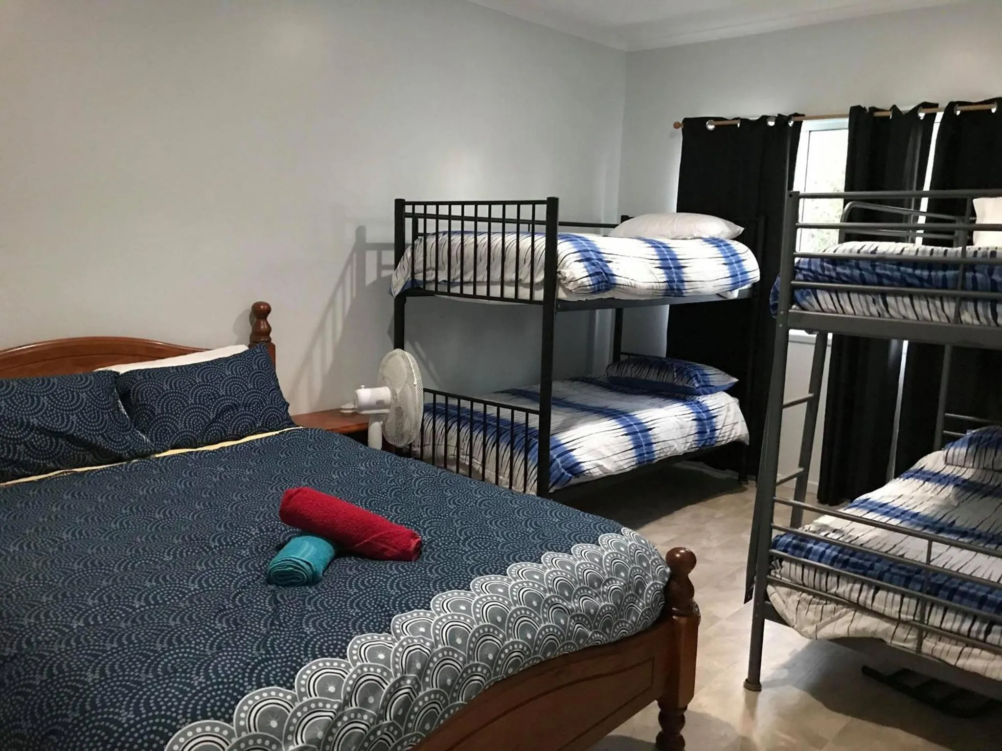 Bed in CASTAWAY BEACH HOUSE- NO Parties - NO Pets