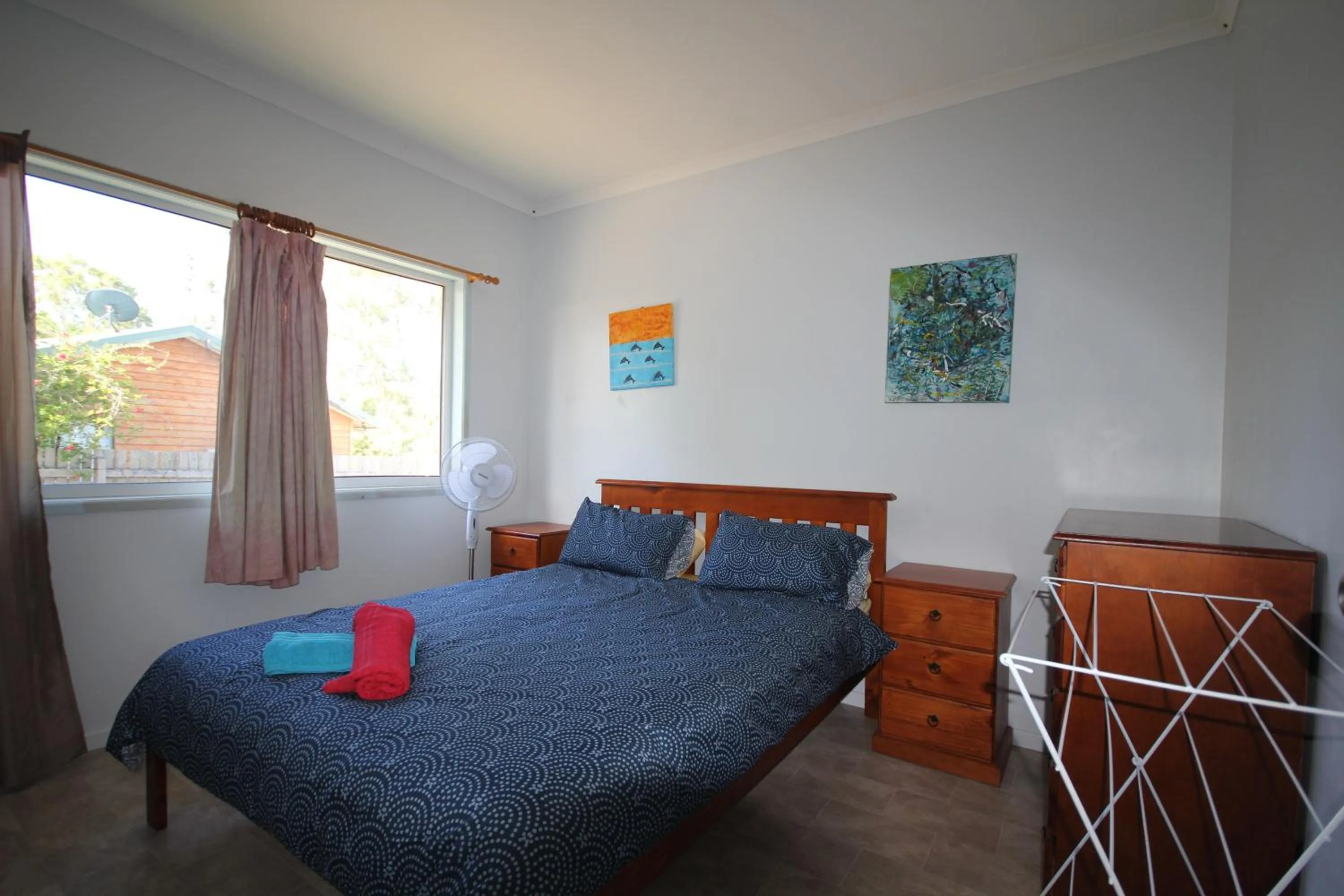 Bed in CASTAWAY BEACH HOUSE- NO Parties - NO Pets