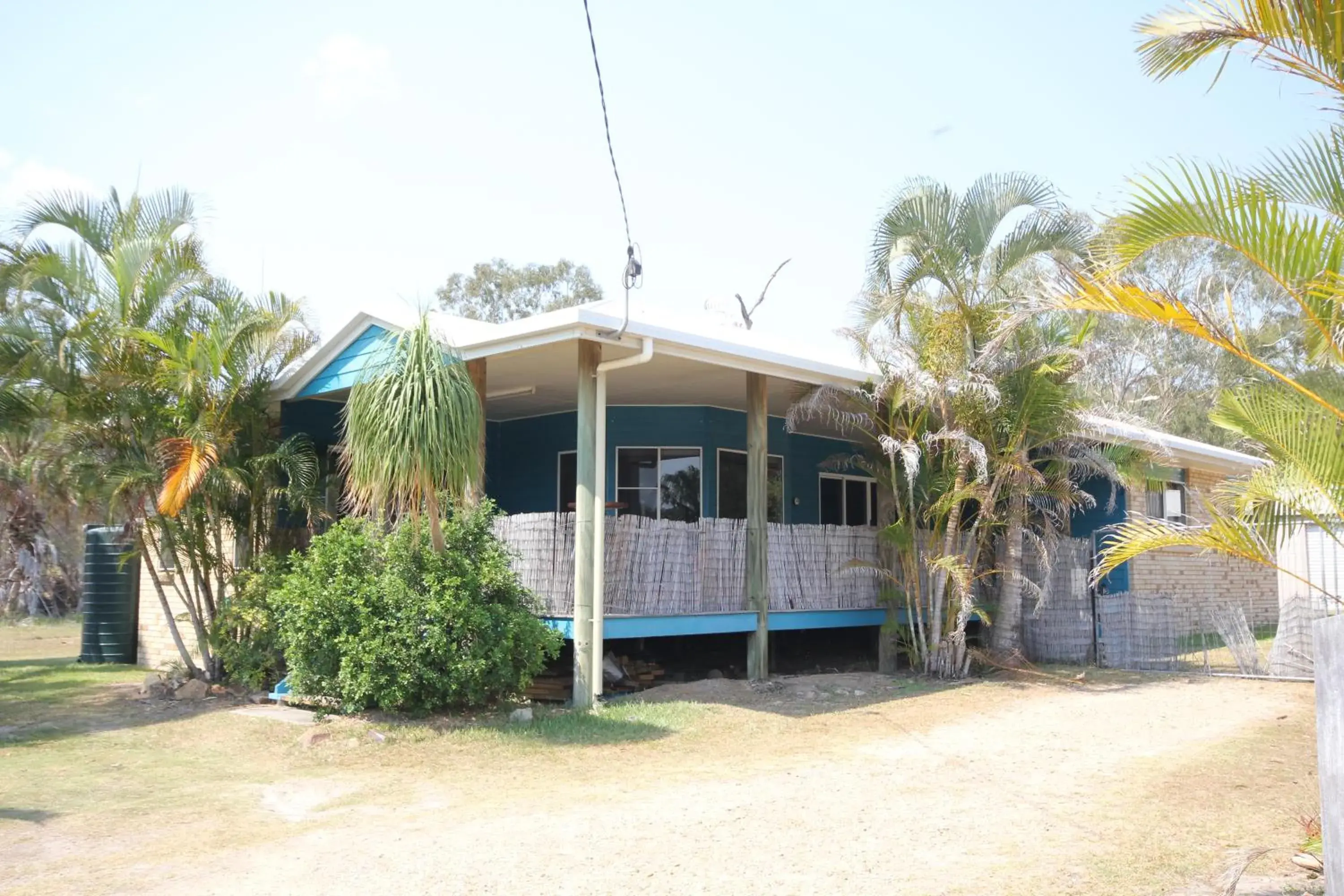 CASTAWAY BEACH HOUSE- NO Parties - NO Pets CASTAWAY BEACH HOUSE- NO Parties - NO Pets