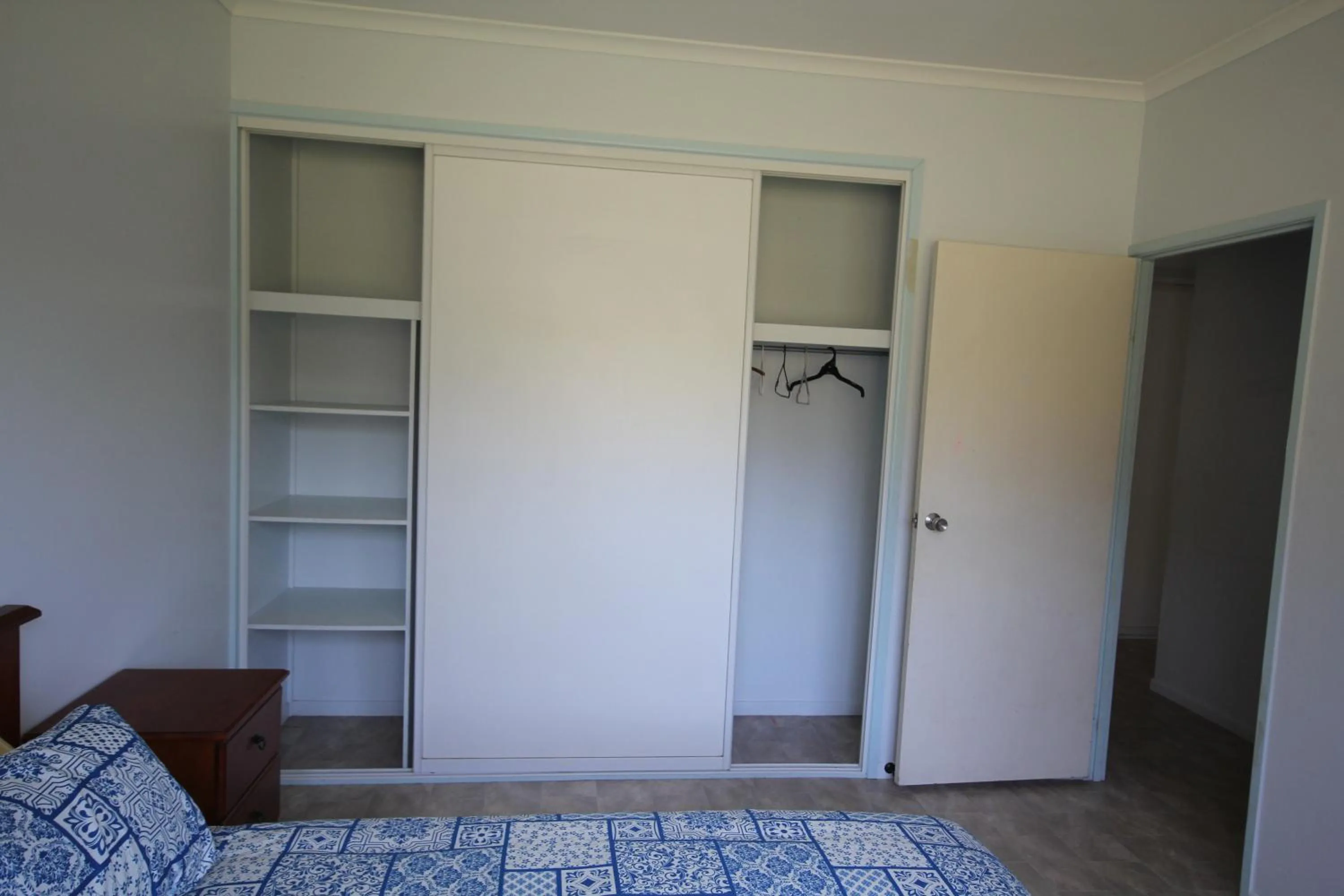 Bed in CASTAWAY BEACH HOUSE- NO Parties - NO Pets