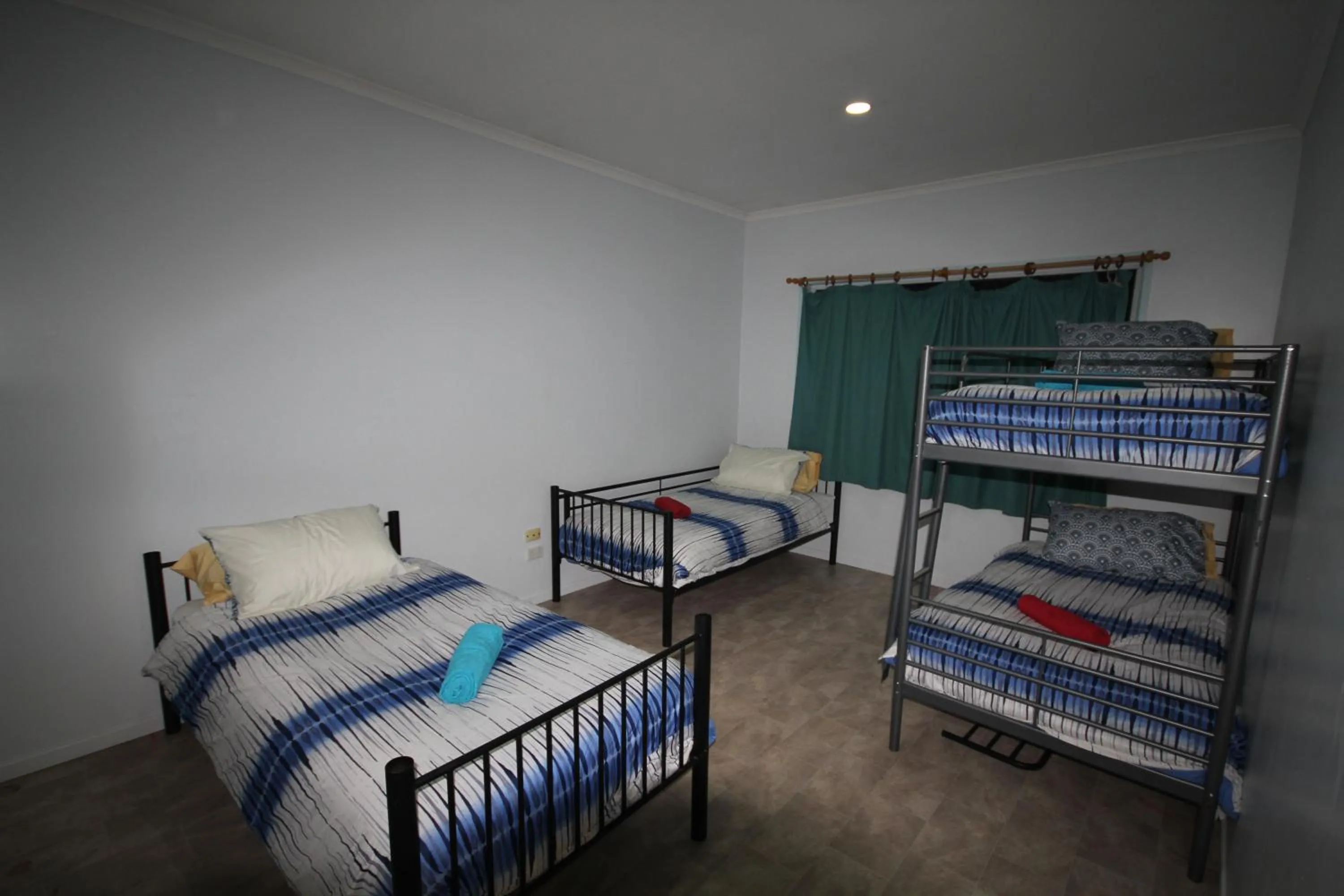 Bed in CASTAWAY BEACH HOUSE- NO Parties - NO Pets