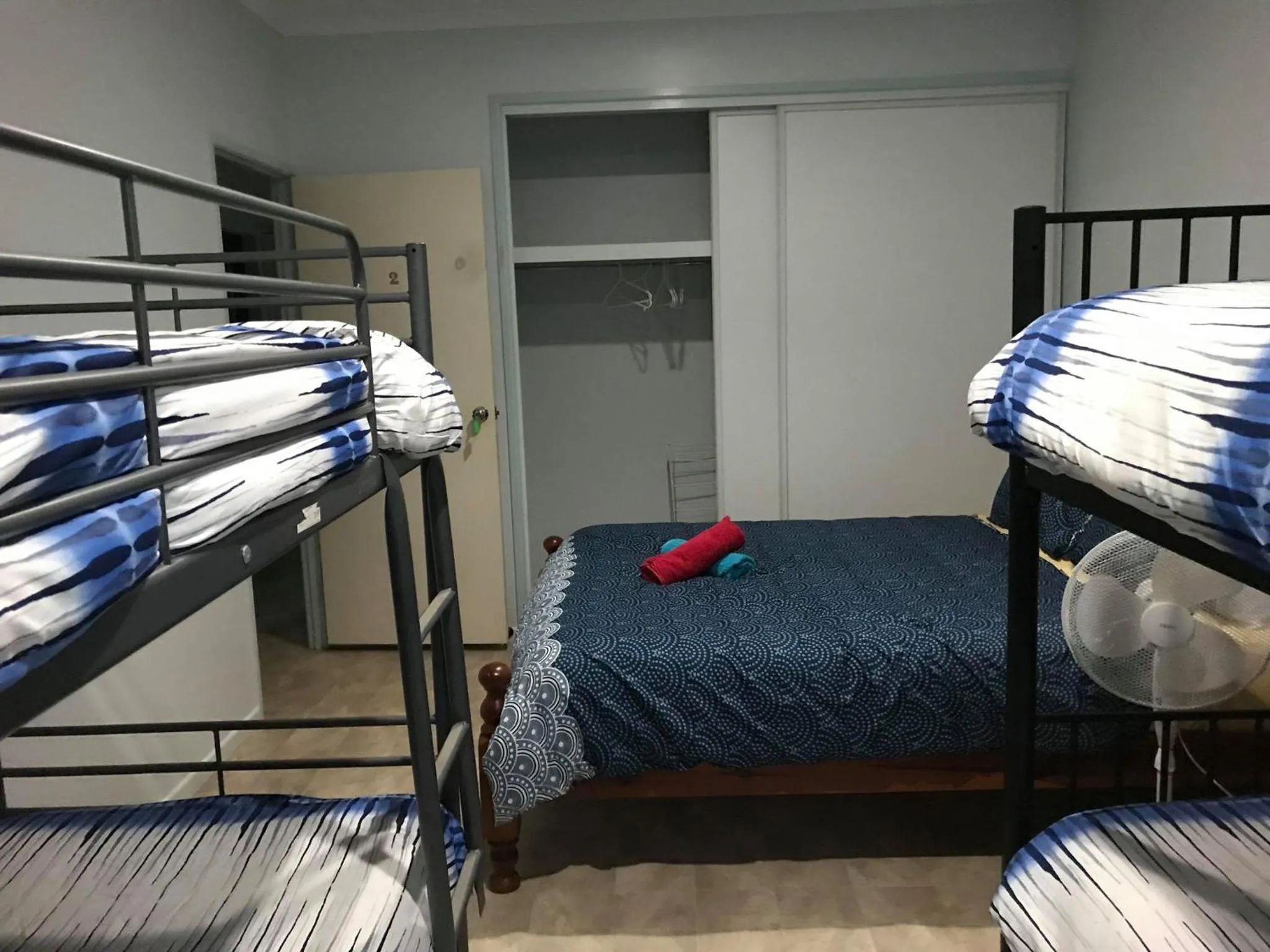 Bed in CASTAWAY BEACH HOUSE- NO Parties - NO Pets