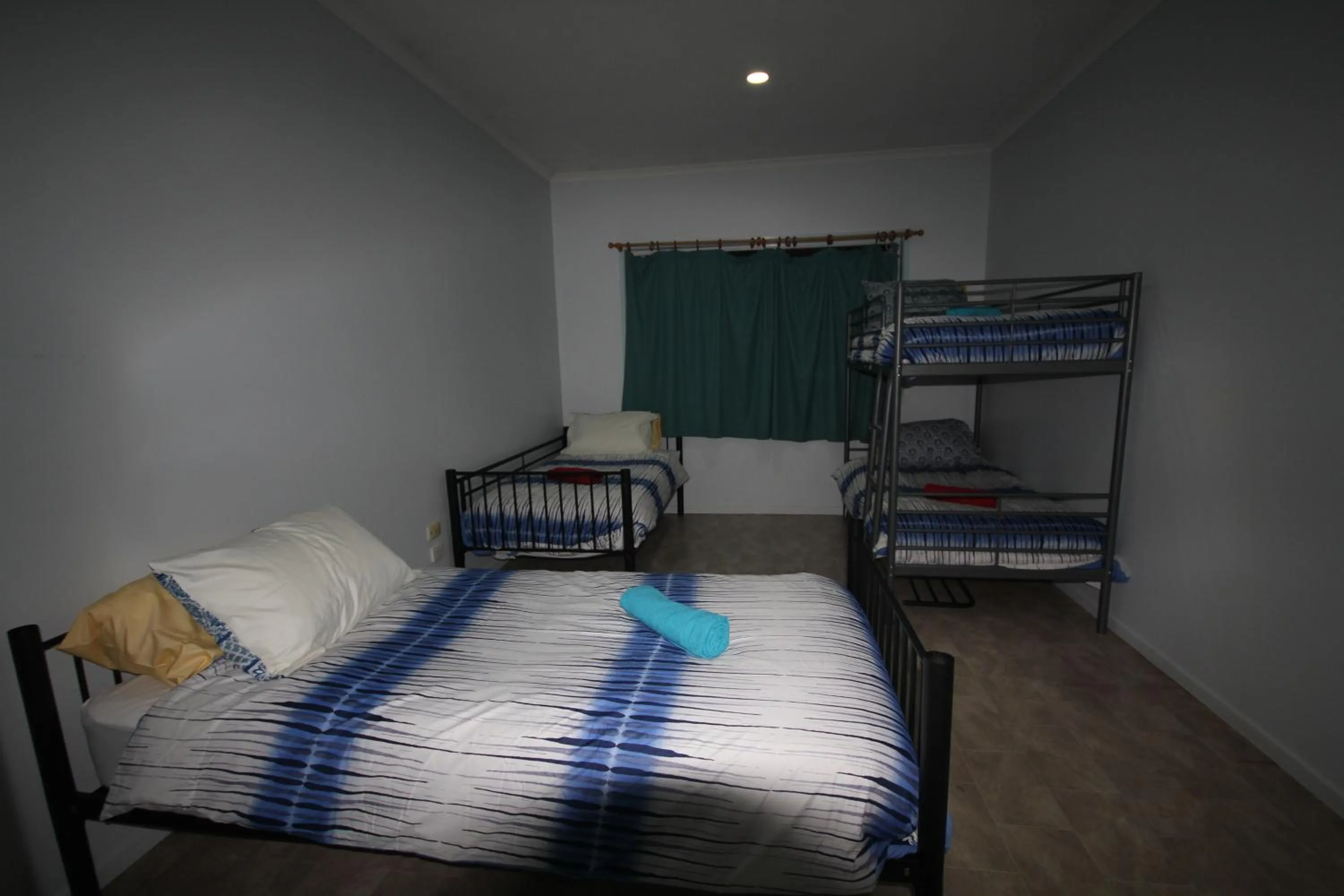 Bed in CASTAWAY BEACH HOUSE- NO Parties - NO Pets