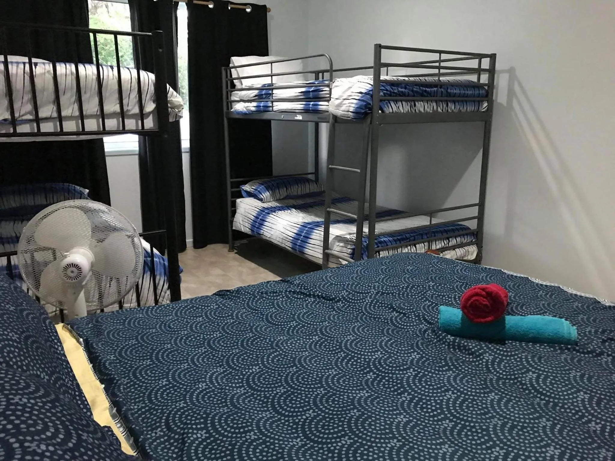 Bed in CASTAWAY BEACH HOUSE- NO Parties - NO Pets