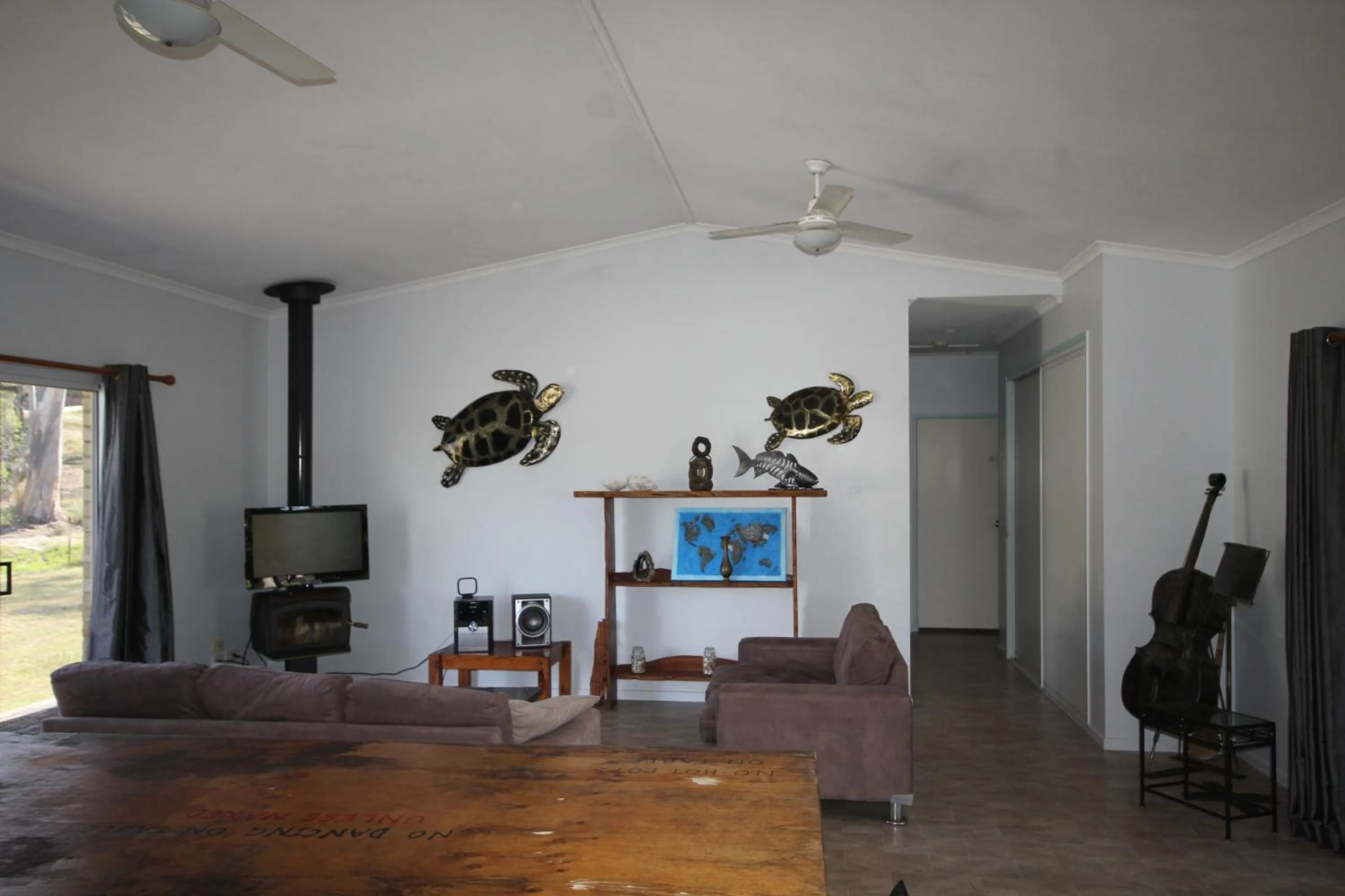 Living room in CASTAWAY BEACH HOUSE- NO Parties - NO Pets