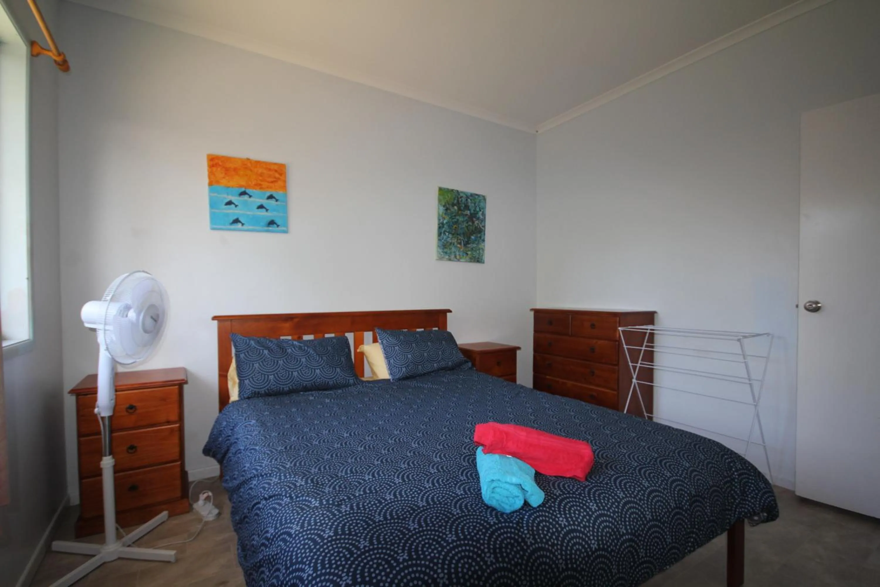 Bed in CASTAWAY BEACH HOUSE- NO Parties - NO Pets