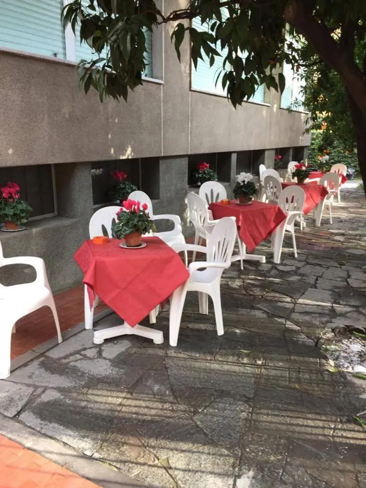 Patio in Hotel Capri