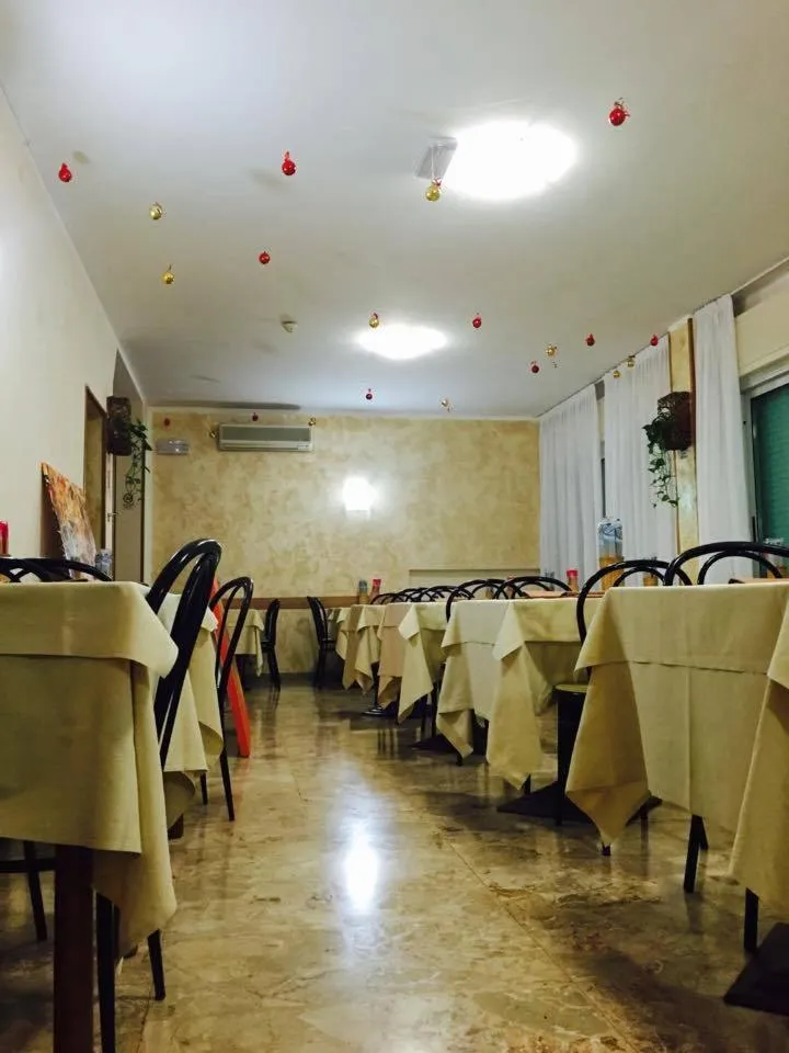 Restaurant/places to eat in Hotel Capri
