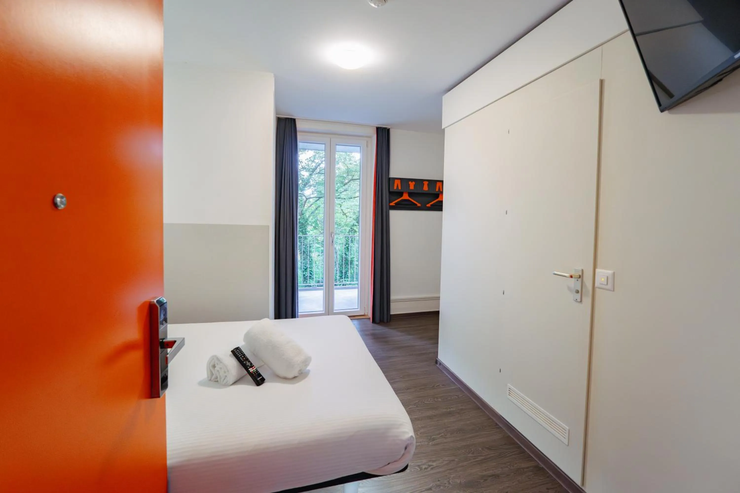 Photo of the whole room in easyHotel Zürich City West