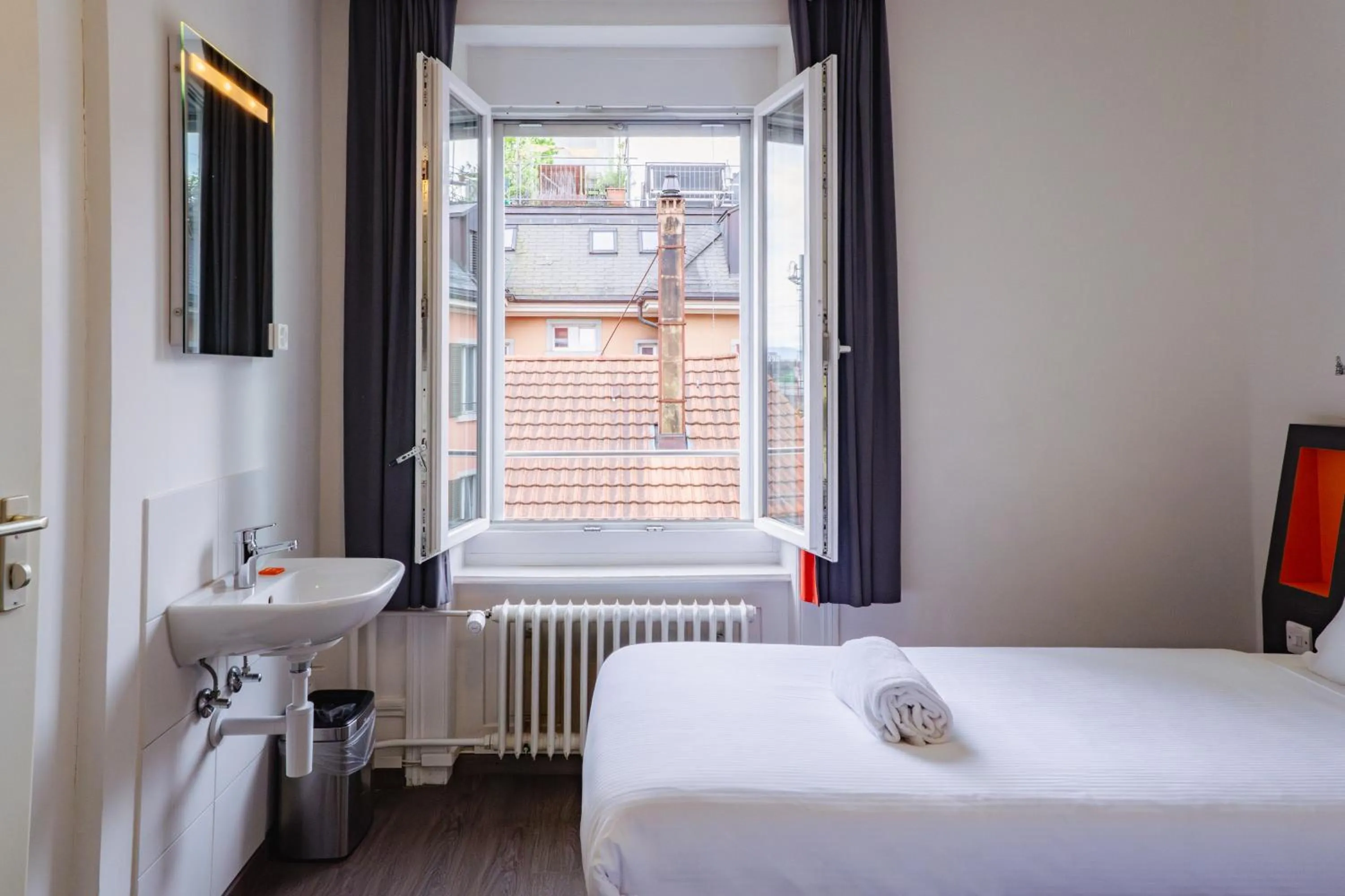 Bed in easyHotel Zürich City West