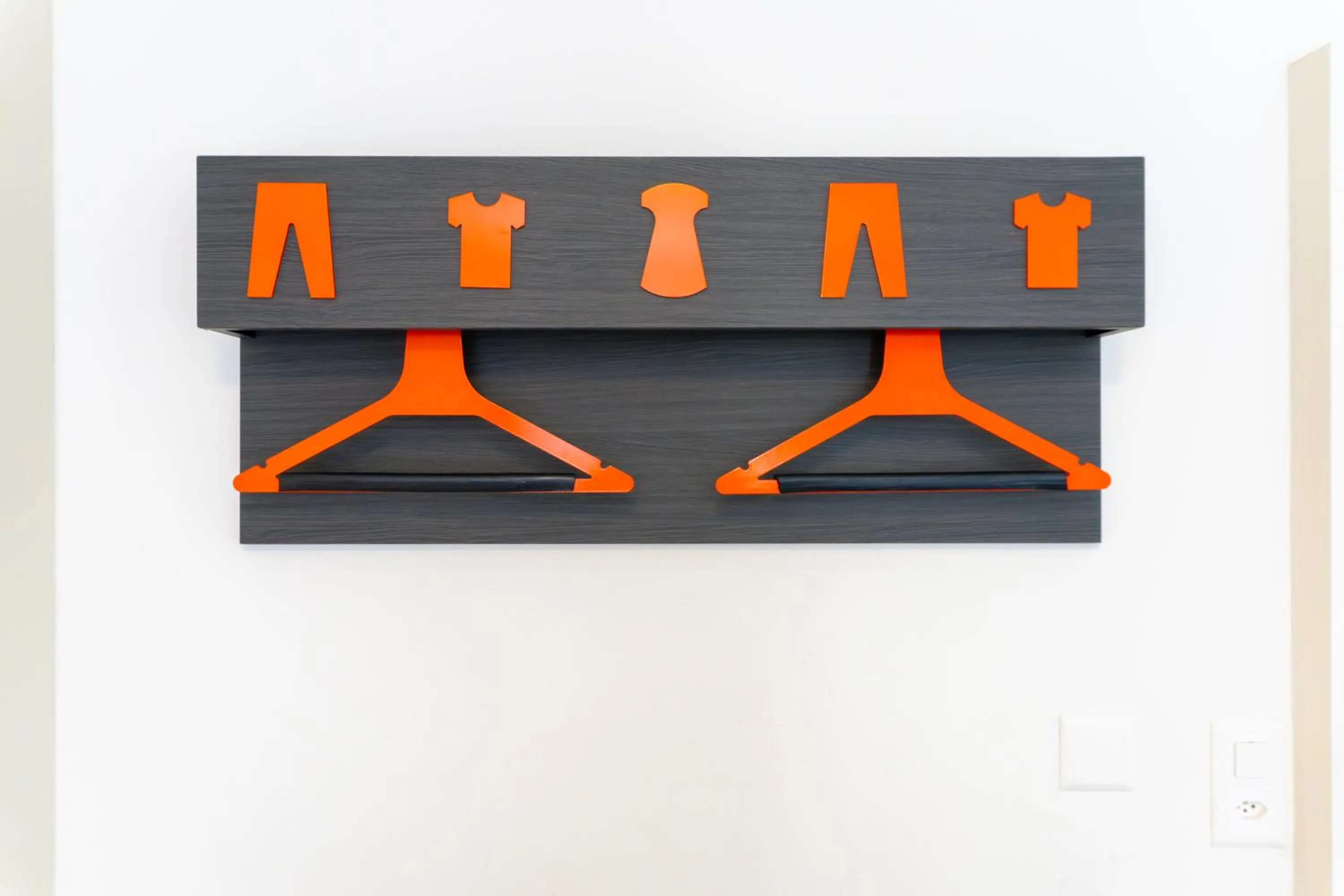 wardrobe in easyHotel Zürich City Limmatplatz