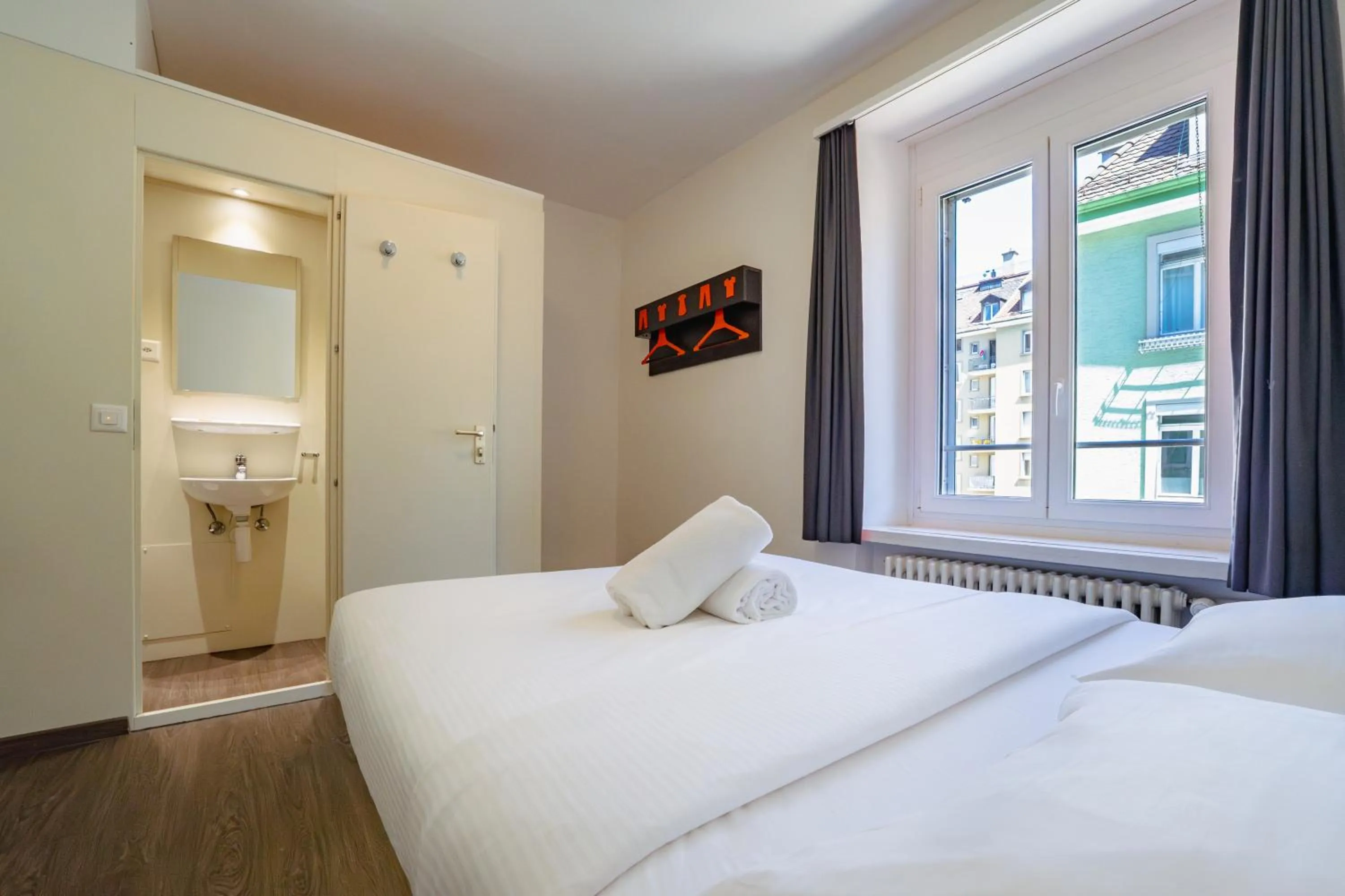 Photo of the whole room, Bed in easyHotel Zürich City Limmatplatz