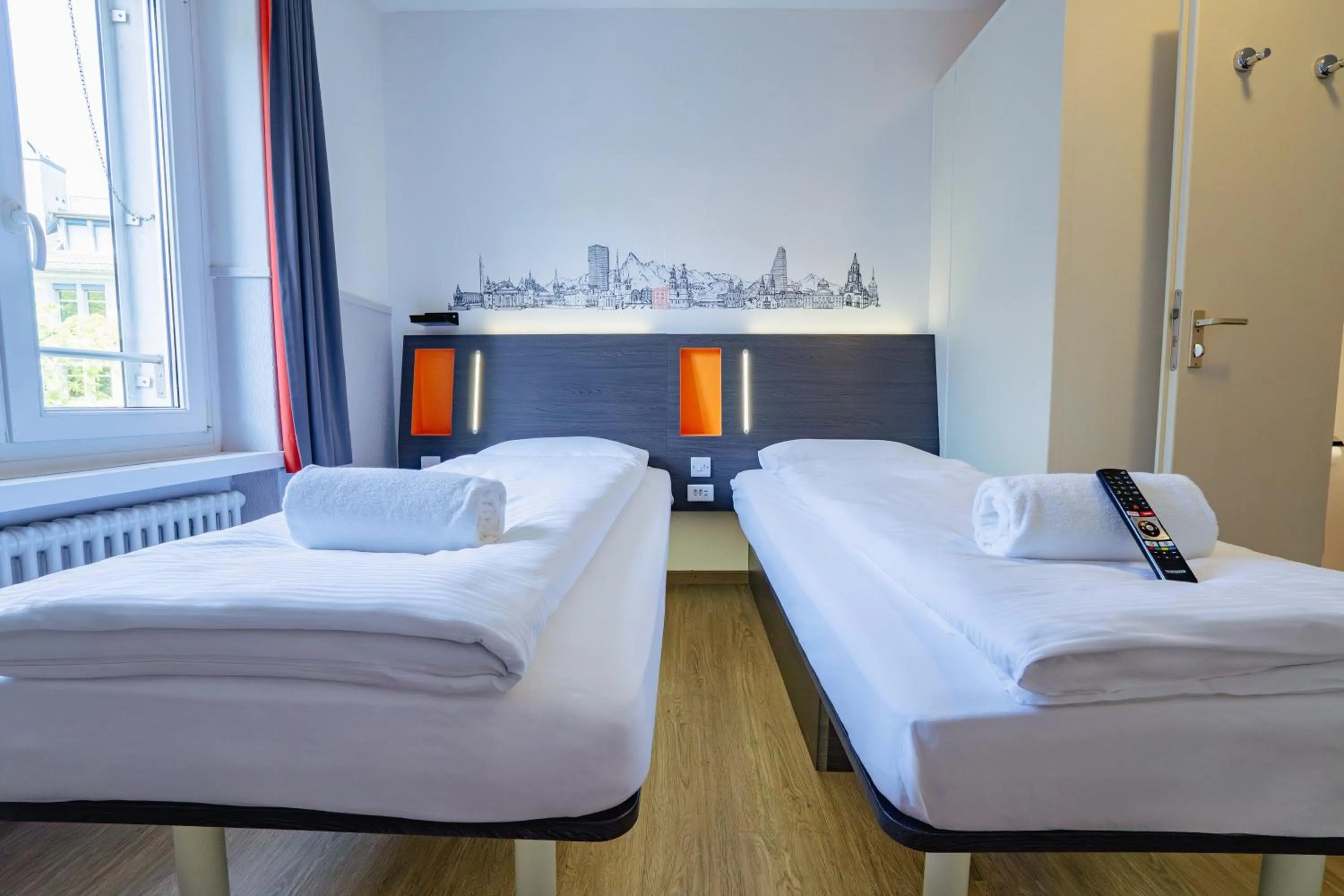 Bedroom, Bed in easyHotel Zürich City Limmatplatz