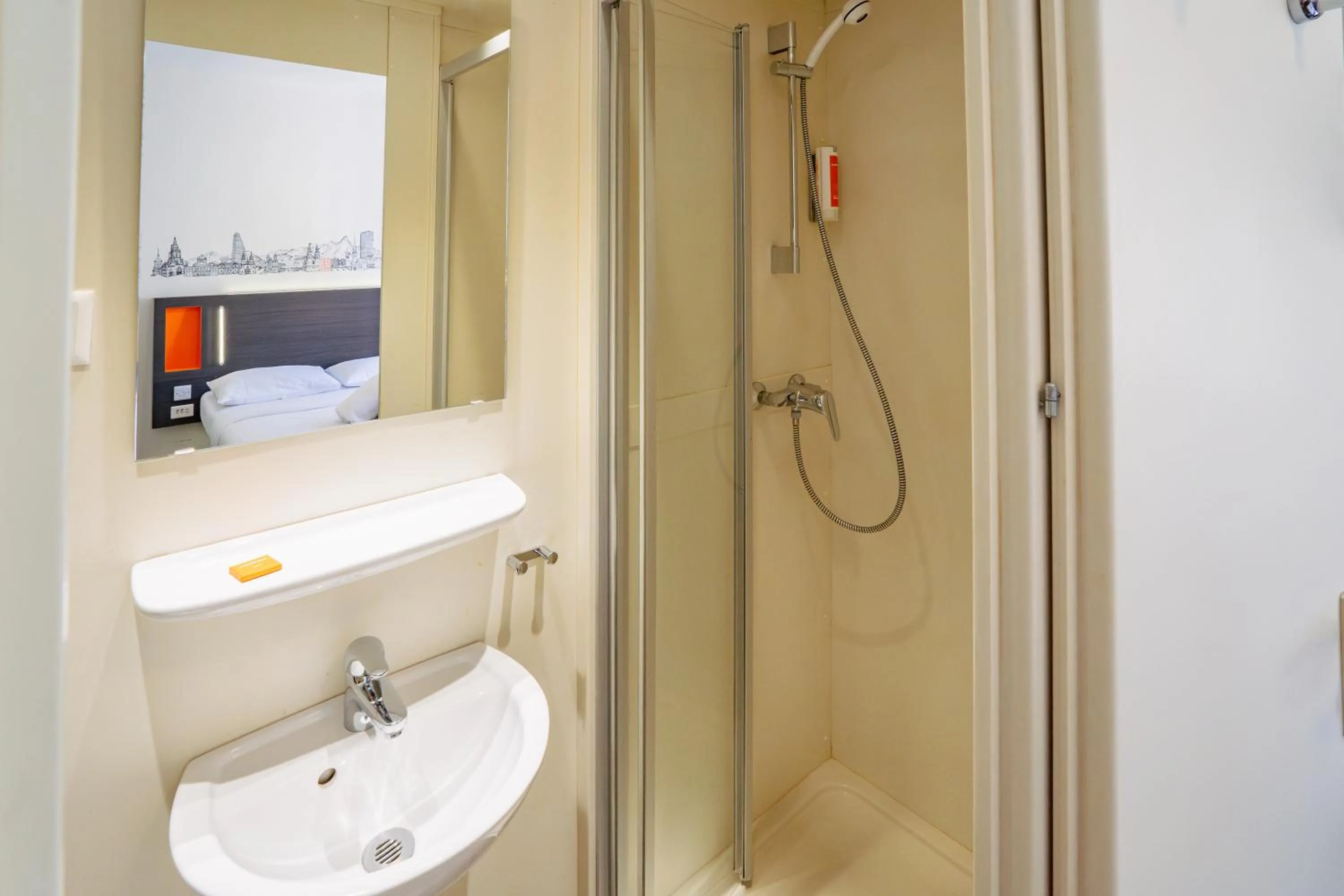 Shower in easyHotel Zürich City Limmatplatz