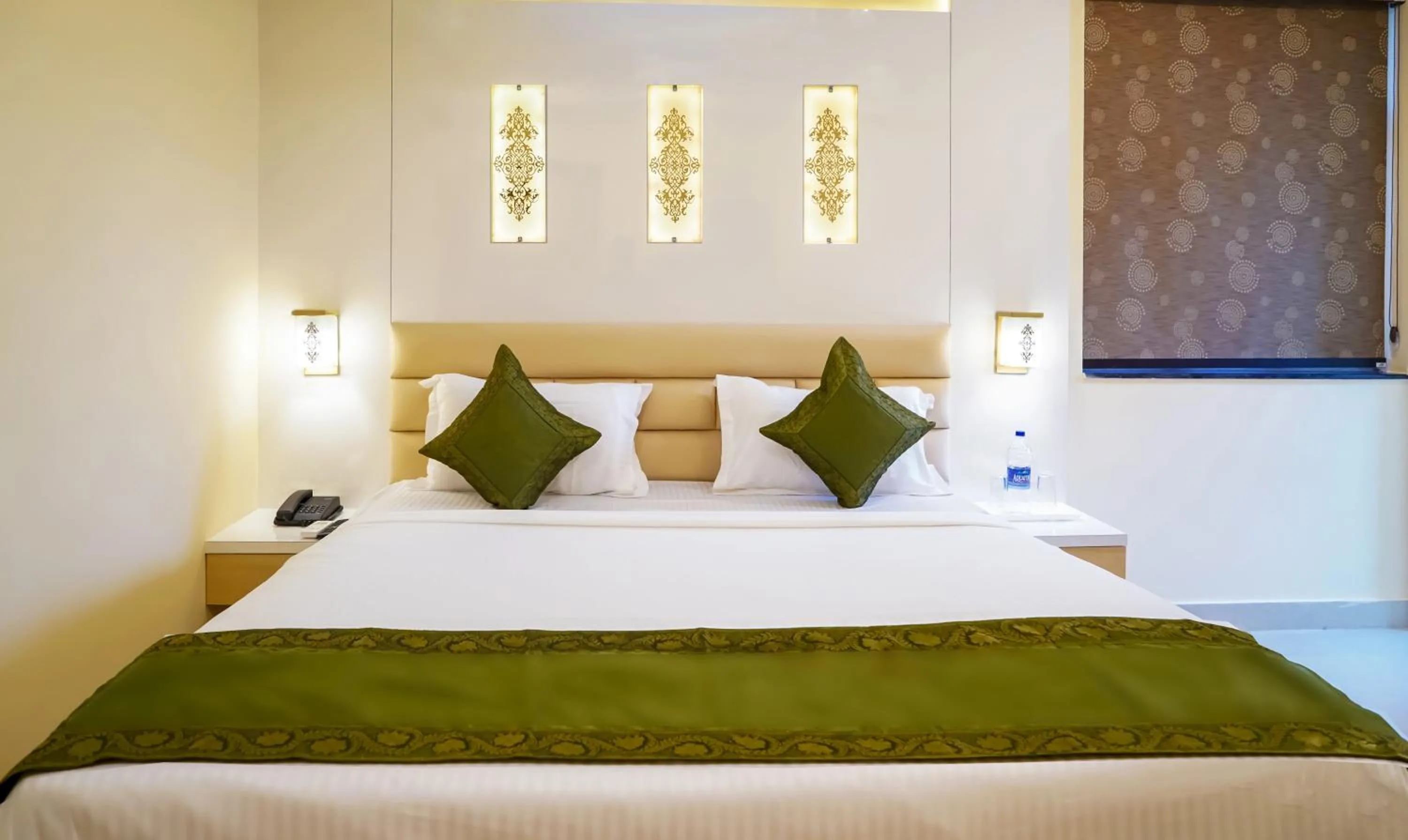 Bed in Treebo Oasis, Laxmisagar