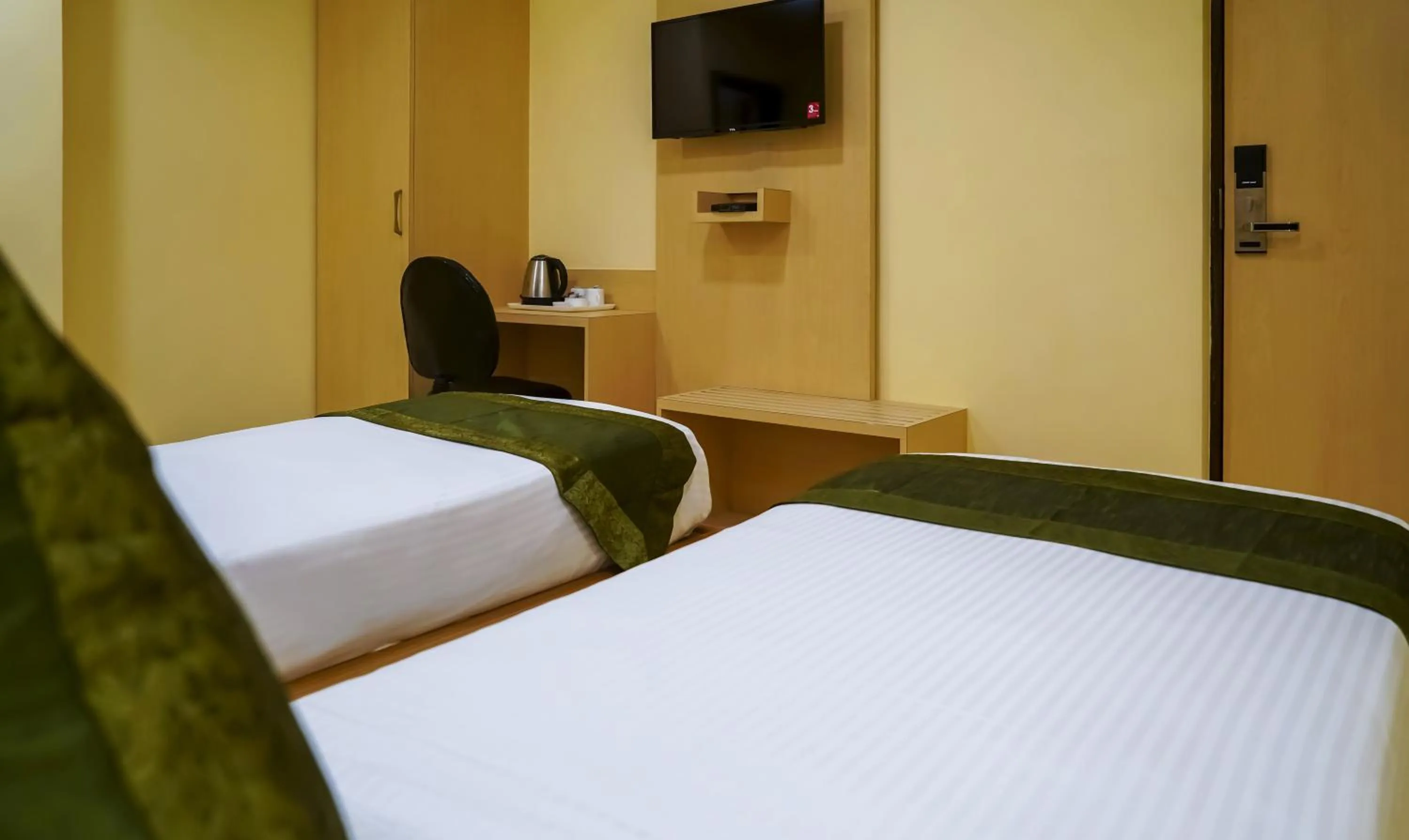 Breakfast, Bed in Treebo Oasis, Laxmisagar