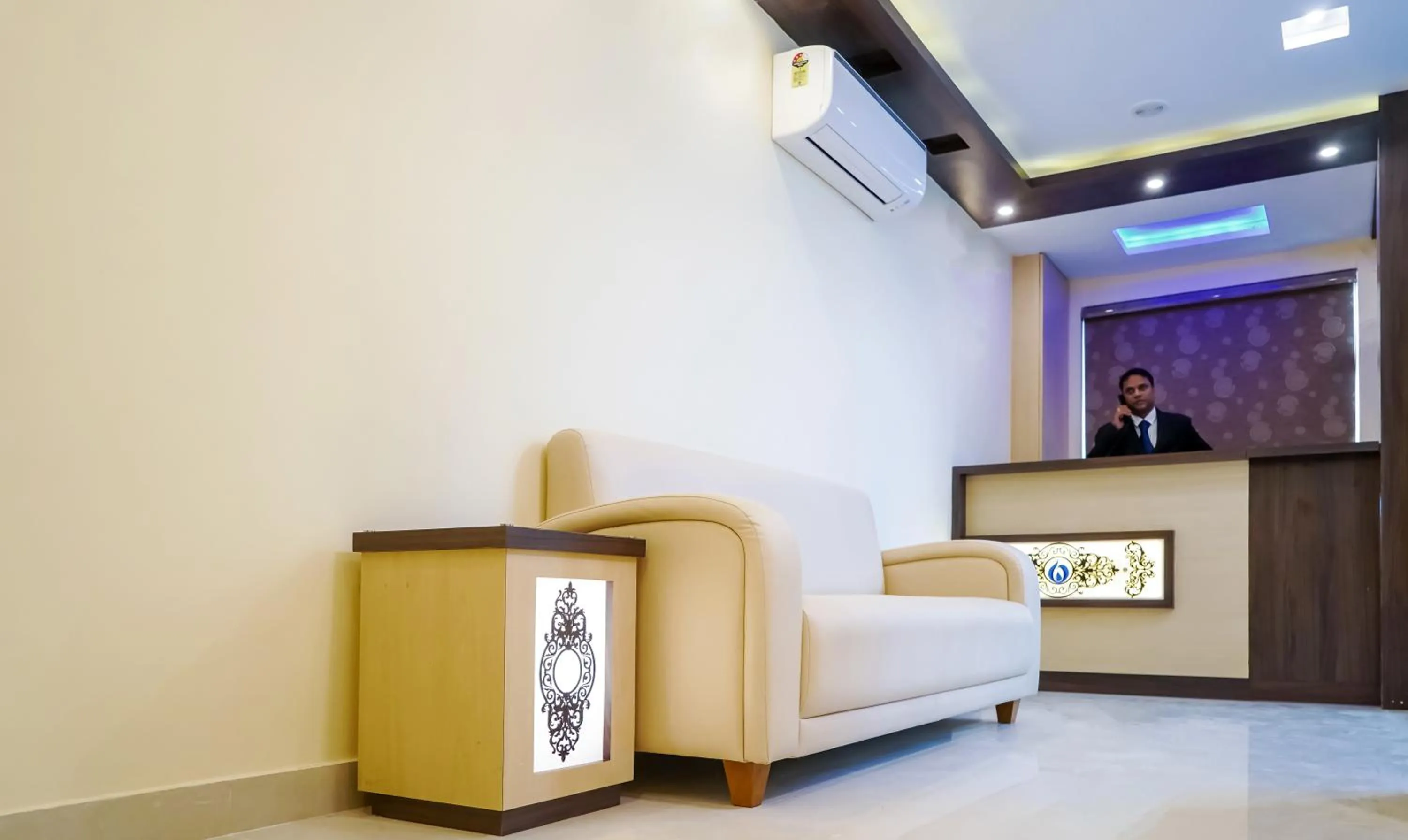 Lobby or reception in Treebo Oasis, Laxmisagar