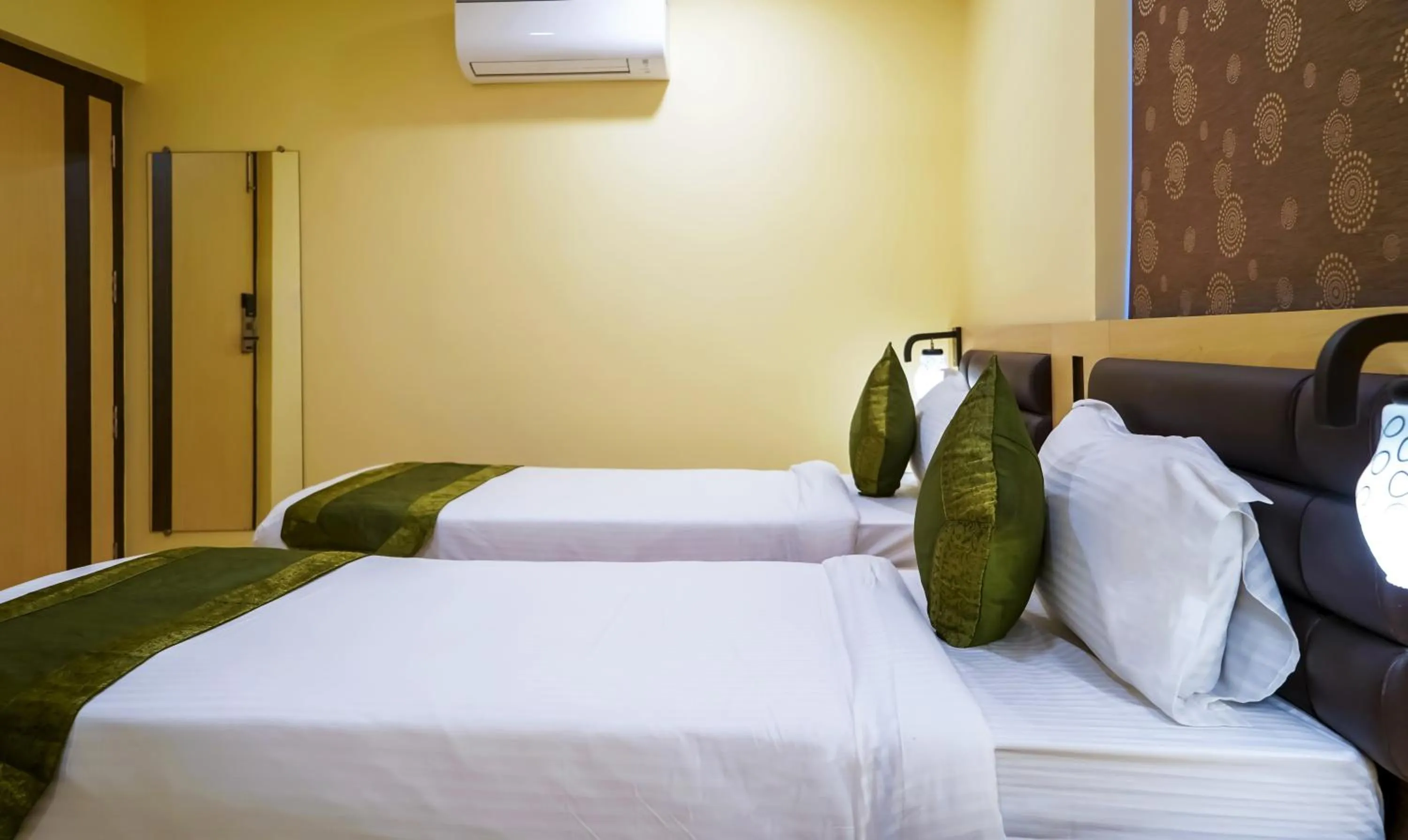 Bed in Treebo Oasis, Laxmisagar