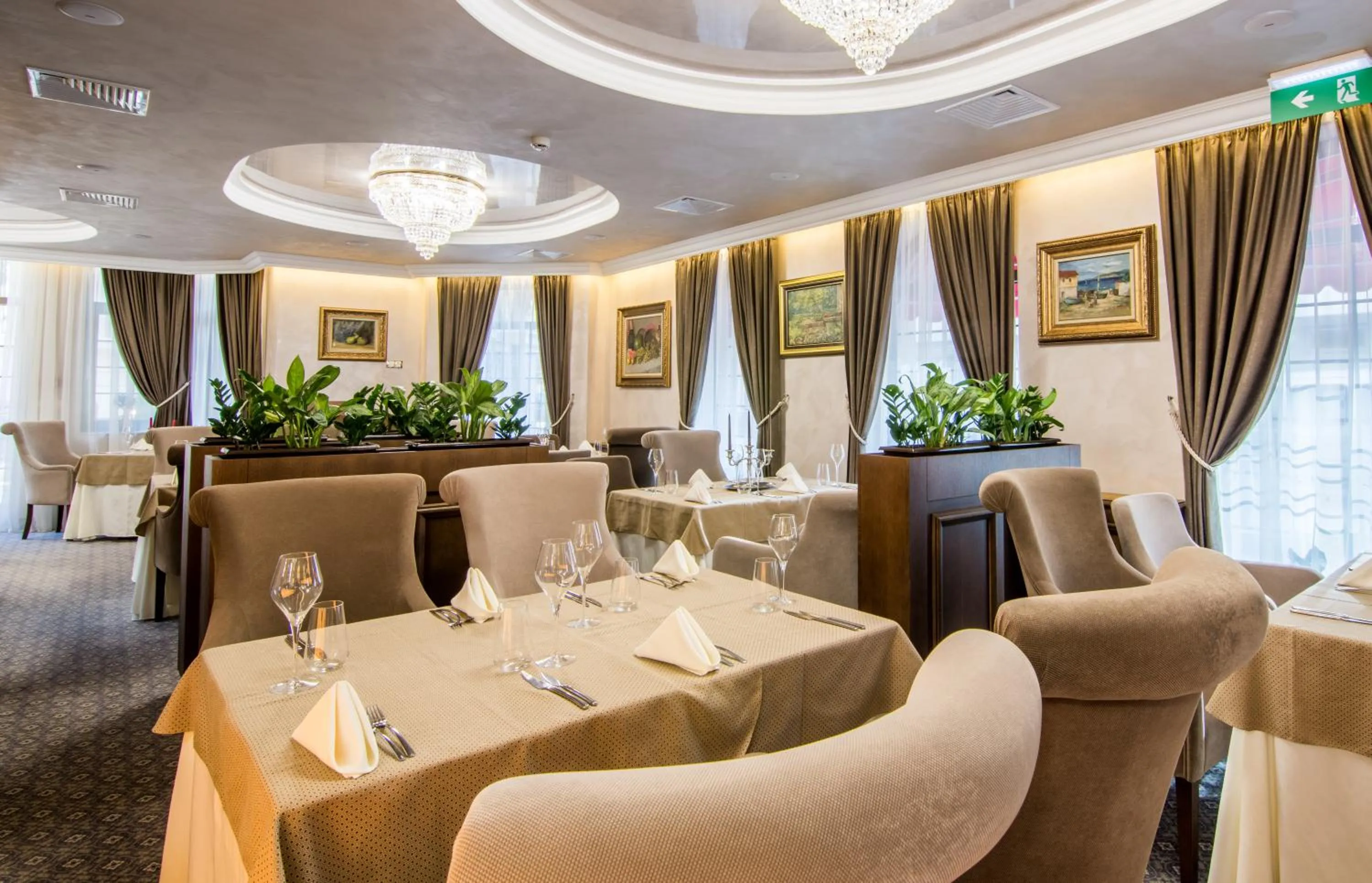 Restaurant/places to eat in Residence City Garden - Certificate of Excellence Top 10 BEST Five-Stars City Hotels for 2024 awarded by HTIF