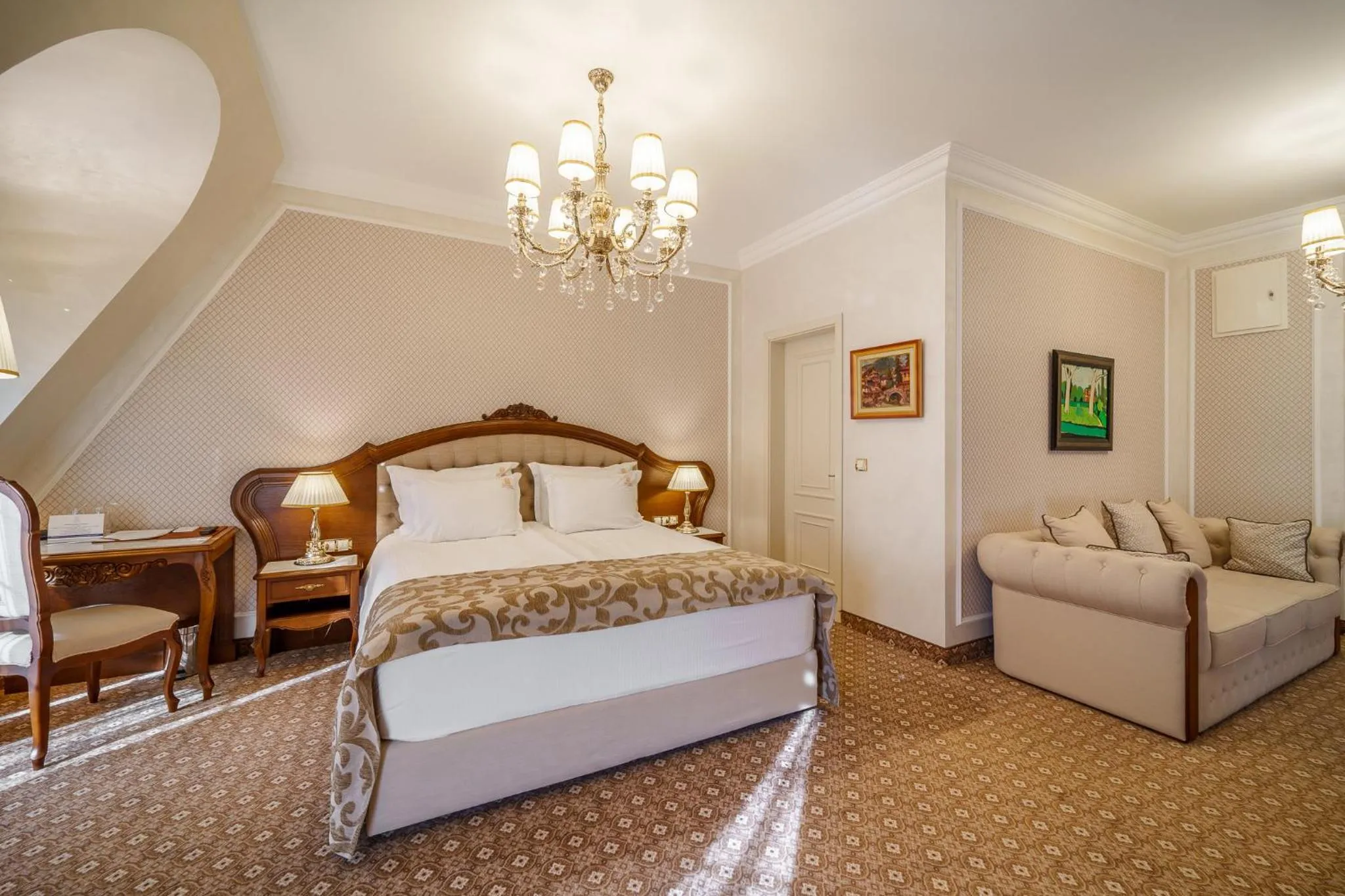 Bedroom, Bed in Residence City Garden - Certificate of Excellence Top 10 BEST Five-Stars City Hotels for 2024 awarded by HTIF