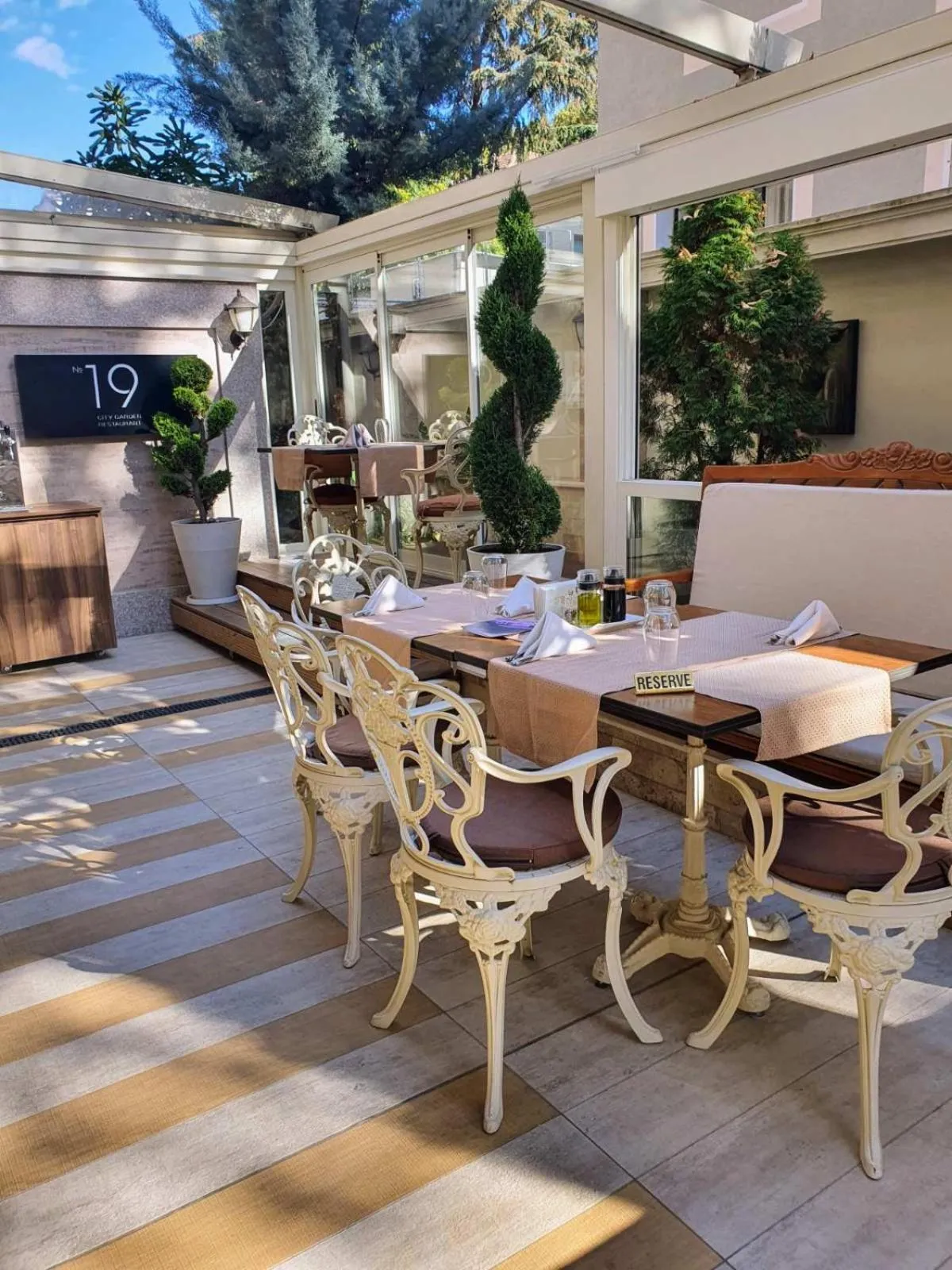 Restaurant/places to eat in Residence City Garden - Certificate of Excellence Top 10 BEST Five-Stars City Hotels for 2024 awarded by HTIF