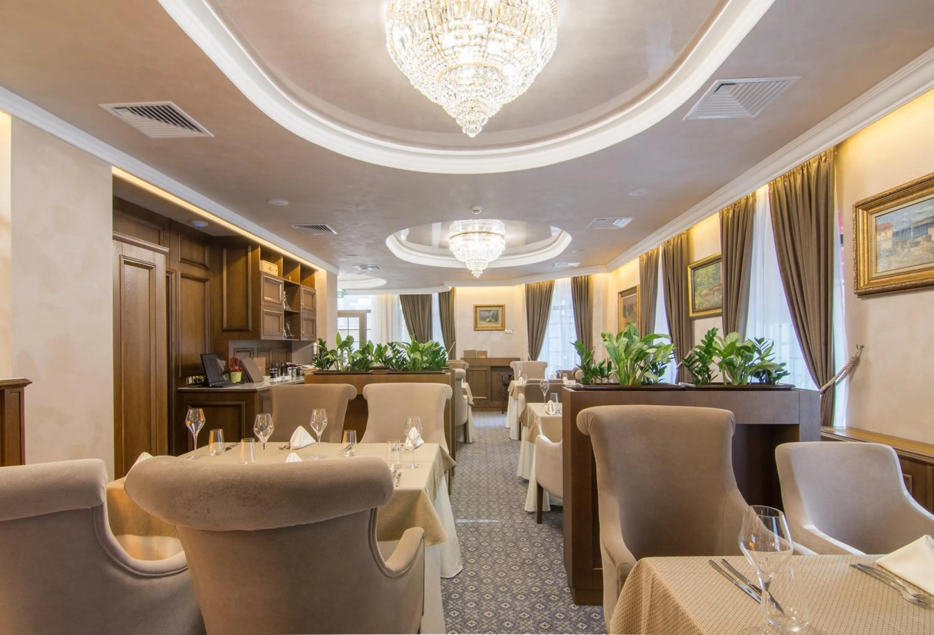 Restaurant/places to eat in Residence City Garden - Certificate of Excellence Top 10 BEST Five-Stars City Hotels for 2024 awarded by HTIF