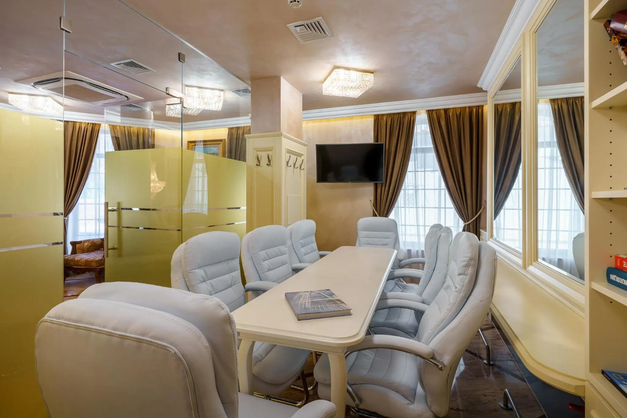 Meeting/conference room in Residence City Garden - Certificate of Excellence Top 10 BEST Five-Stars City Hotels for 2024 awarded by HTIF