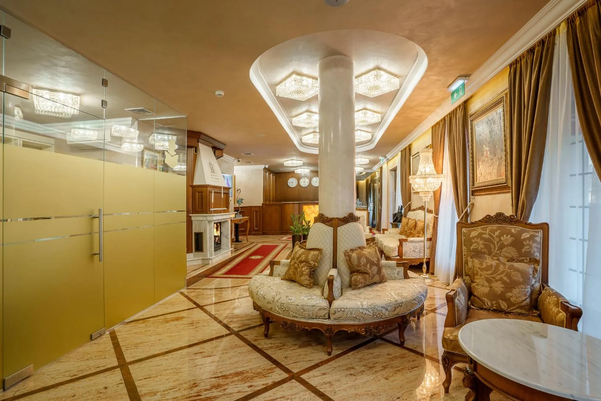 Lobby or reception in Residence City Garden - Certificate of Excellence Top 10 BEST Five-Stars City Hotels for 2024 awarded by HTIF