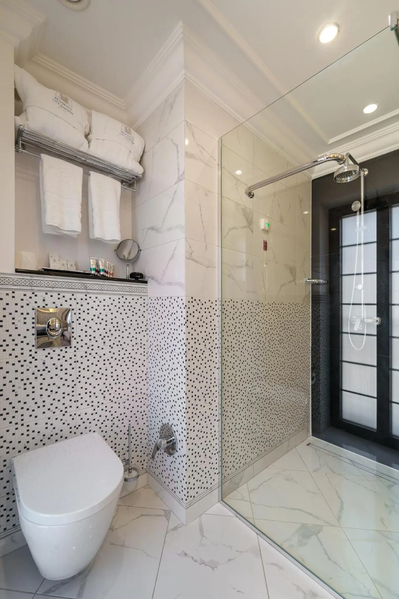 Bathroom in Residence City Garden - Certificate of Excellence Top 10 BEST Five-Stars City Hotels for 2024 awarded by HTIF