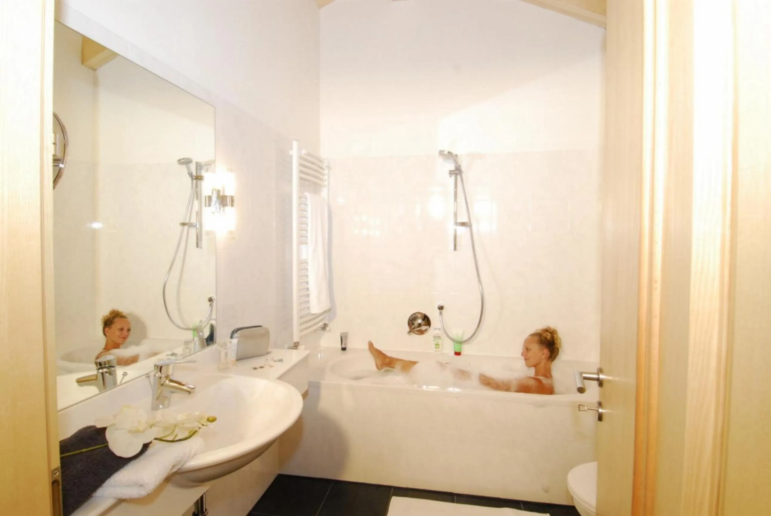 Toilet in Residence Remi