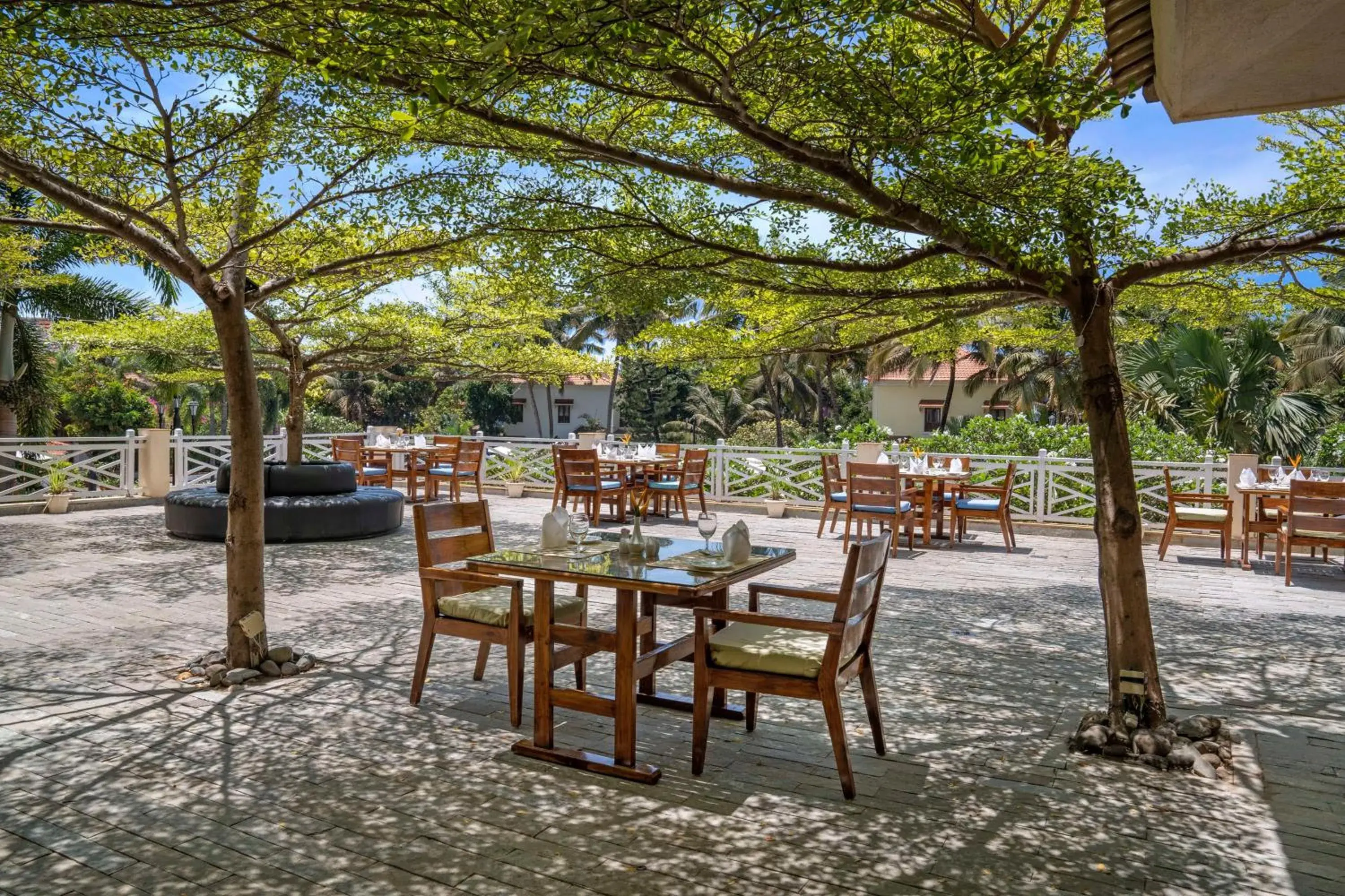 Restaurant/places to eat in Radisson Blu Resort, Goa Restaurant/places to eat in Radisson Blu Resort, Goa