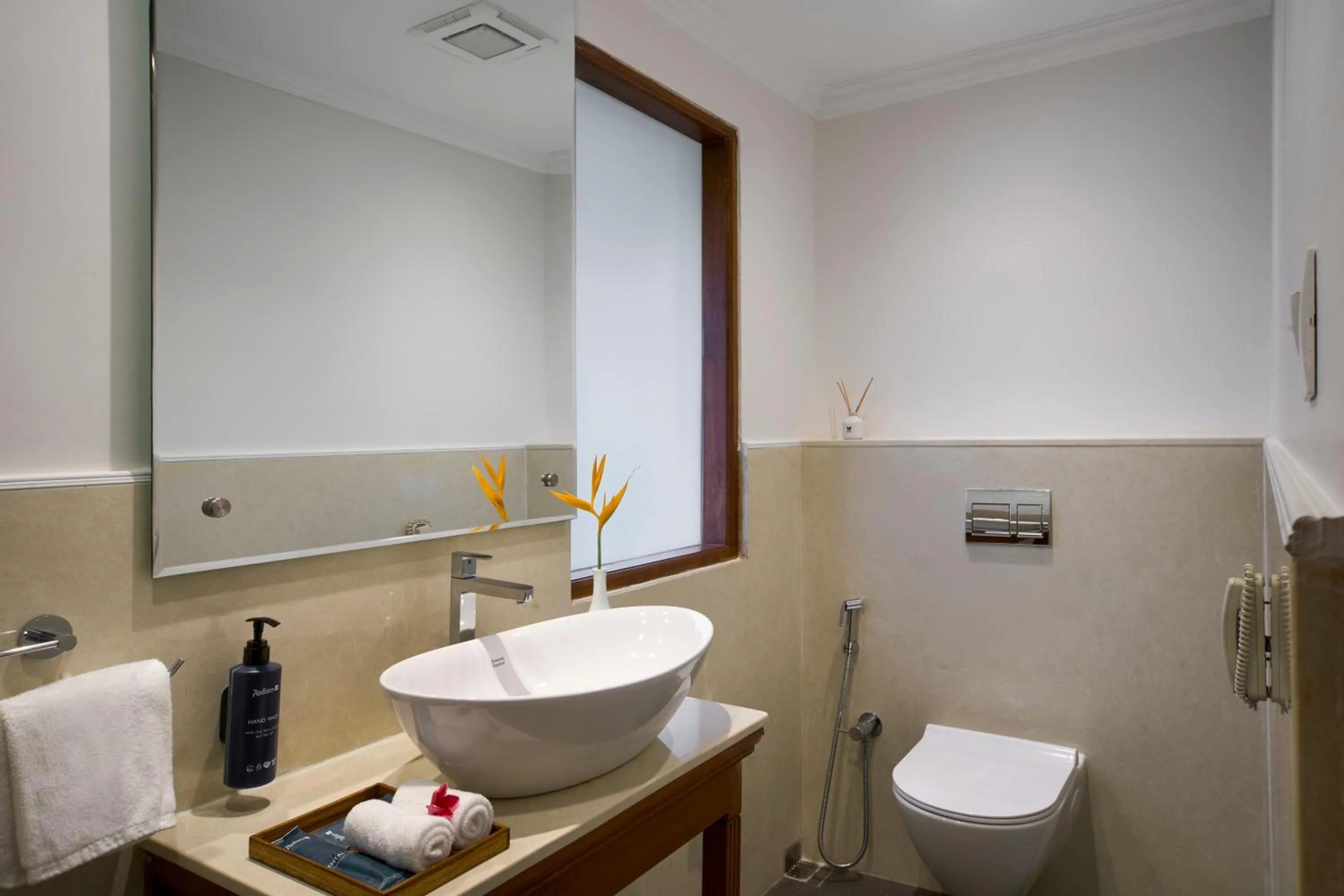 Bathroom in Radisson Blu Resort, Goa