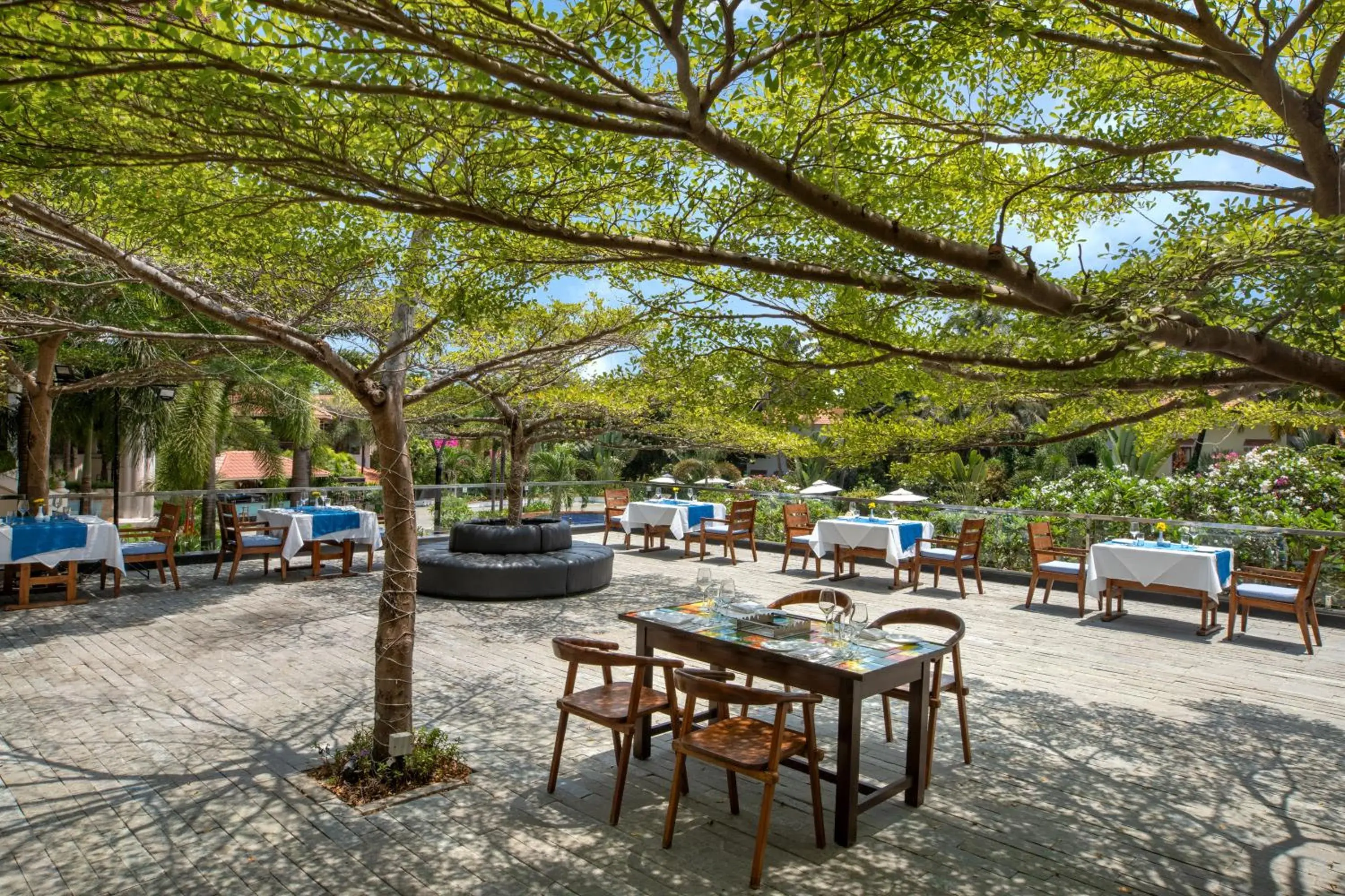 Restaurant/places to eat in Radisson Blu Resort, Goa Restaurant/places to eat in Radisson Blu Resort, Goa