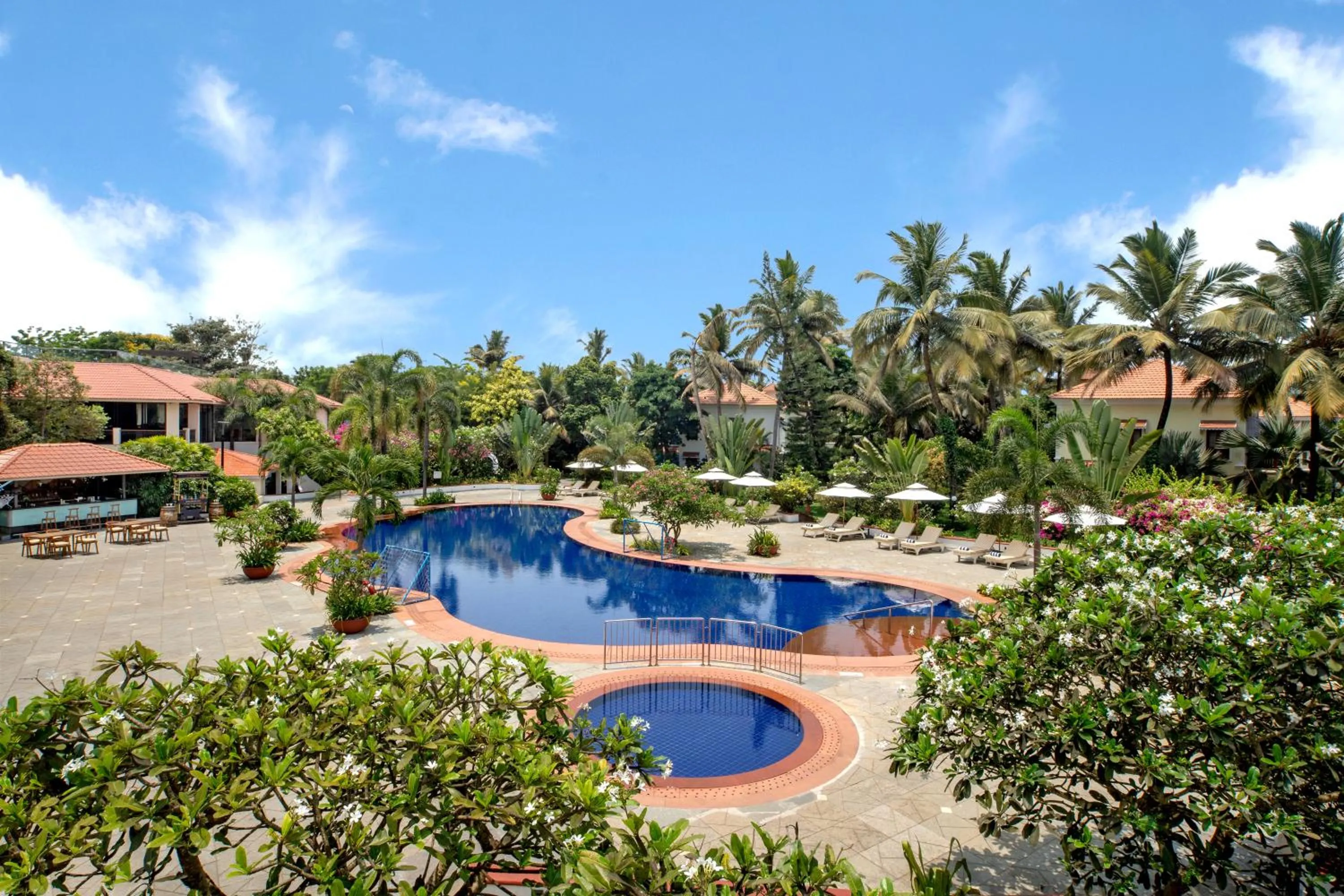 Swimming pool in Radisson Blu Resort, Goa